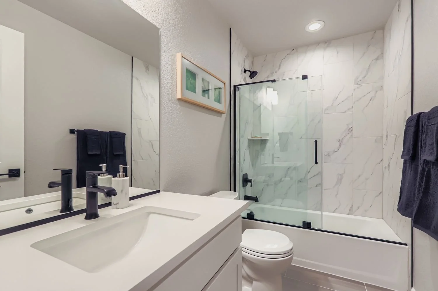 2580 Brookstone Dr B - Web Quality - 023 - 22 2nd Floor Bathroom.jpg