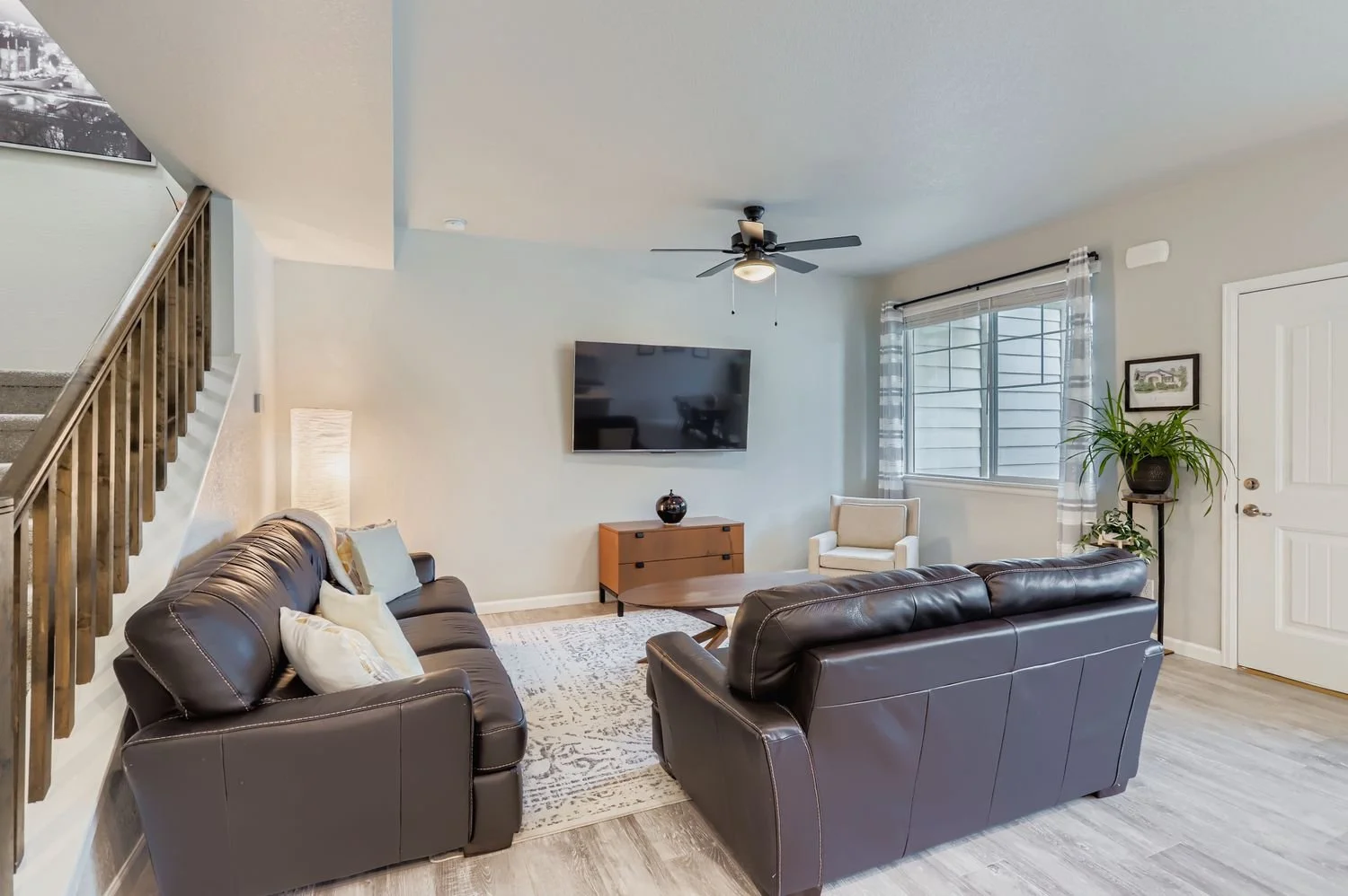 2580 Brookstone Dr B - Web Quality - 009 - 07 Living Room.jpg