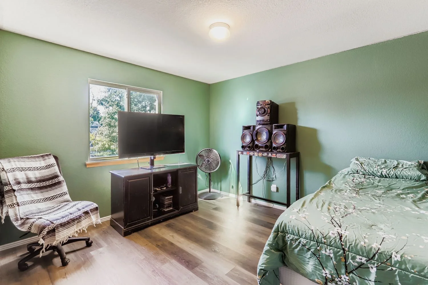 6200 Sparrow Ave - Web Quality - 028 - 28 2nd Floor Bedroom.jpg