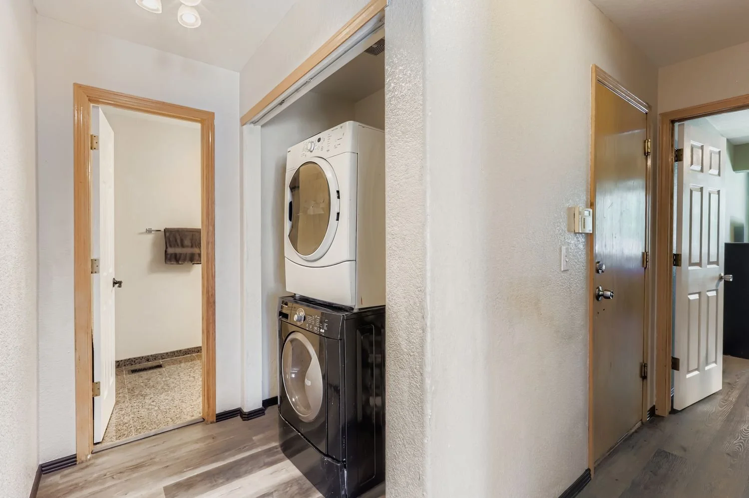 6200 Sparrow Ave - Web Quality - 030 - 30 Laundry Room.jpg