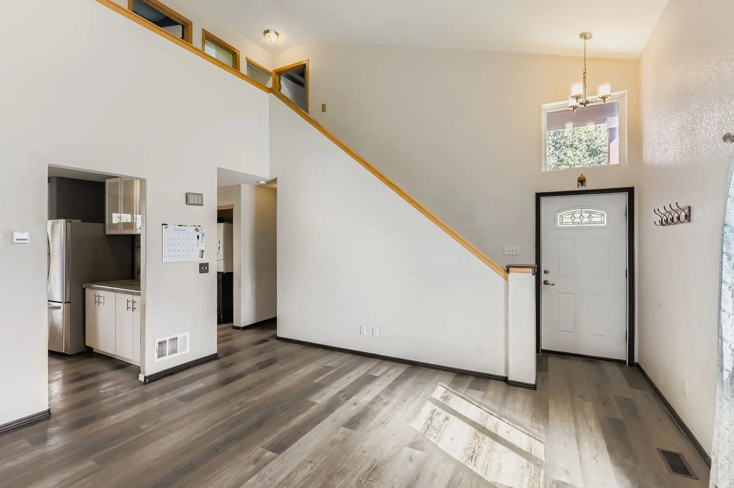 6200 Sparrow Ave - Web Quality - 012 - 11 Living Room.jpg