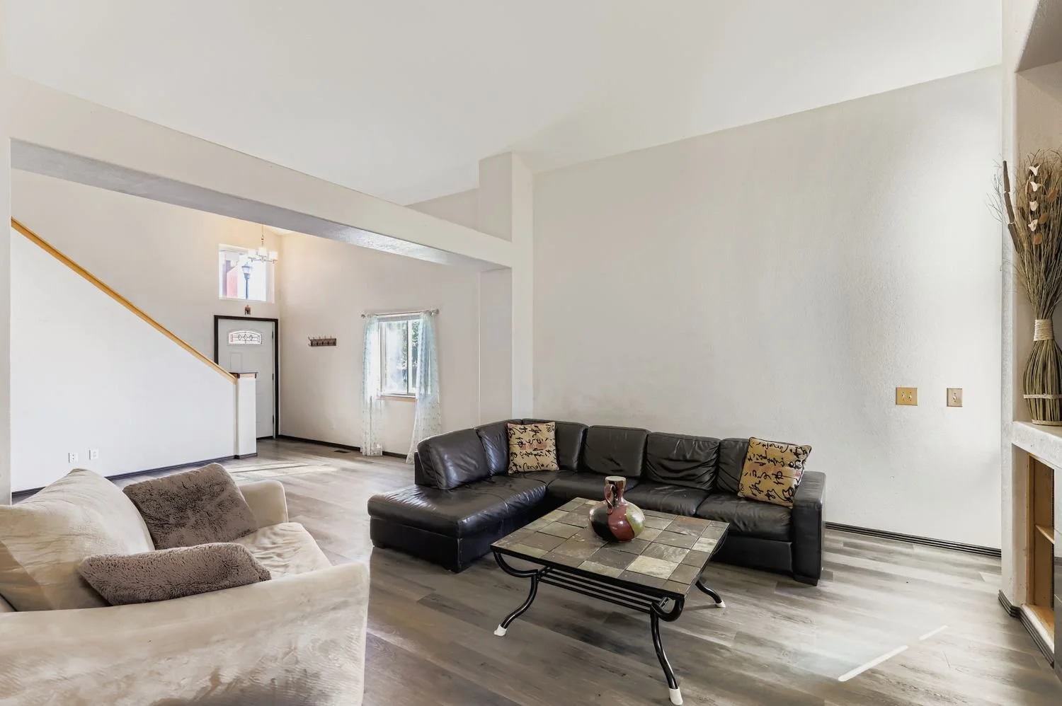 6200 Sparrow Ave - Web Quality - 011 - 10 Living Room.jpg