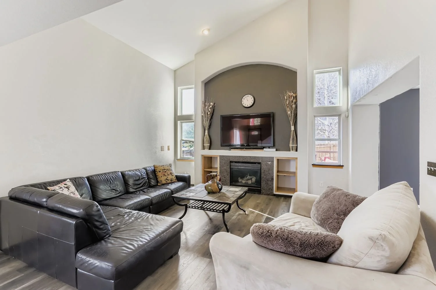 6200 Sparrow Ave - Web Quality - 009 - 08 Living Room.jpg