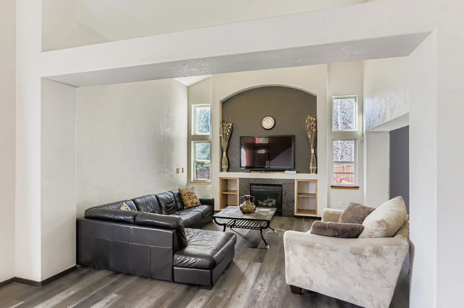 6200 Sparrow Ave - Web Quality - 008 - 06 Living Room.jpg