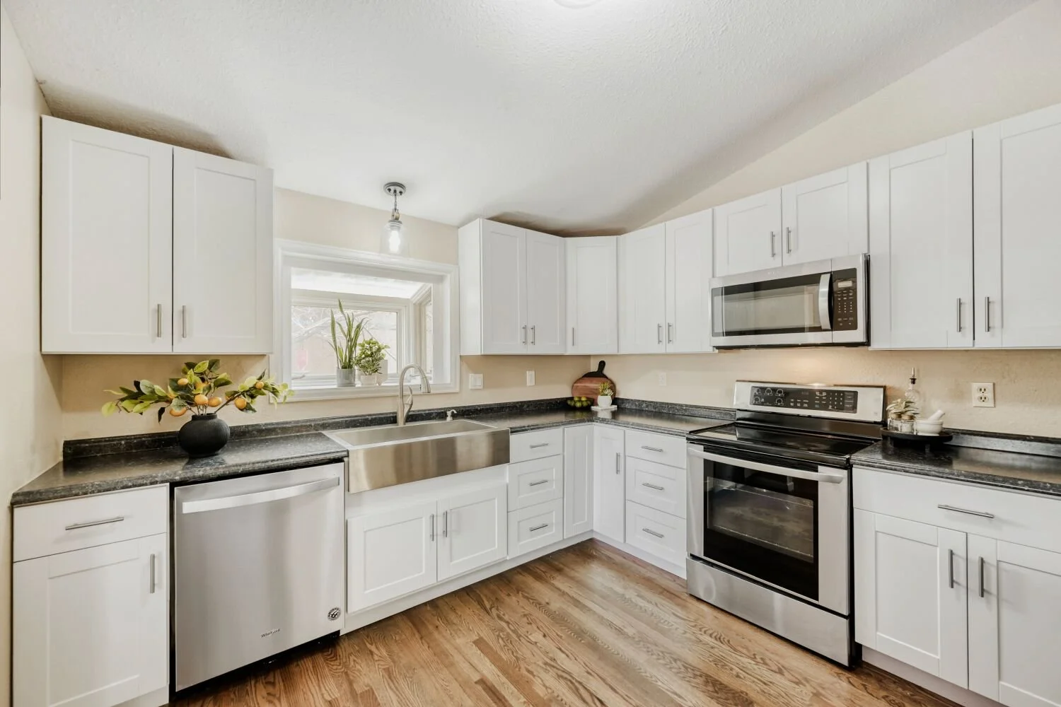 1297 Doric Dr - Web Quality - 015 - 12 Kitchen.jpg