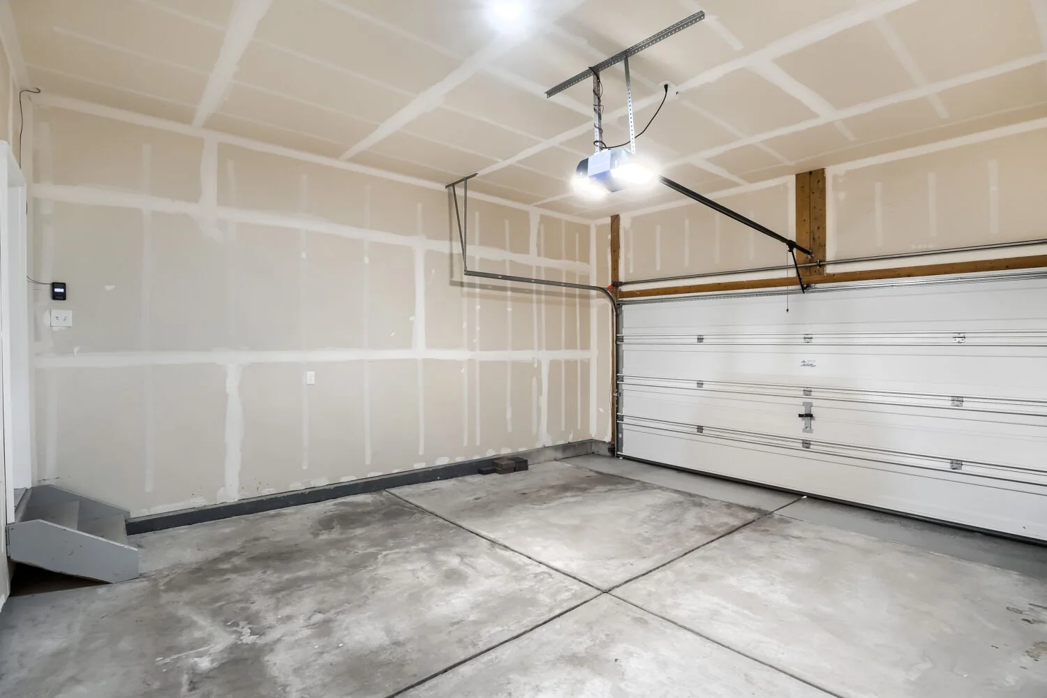 5473 Bauer Dr - Web Quality - 027 - 22 Garage.jpg
