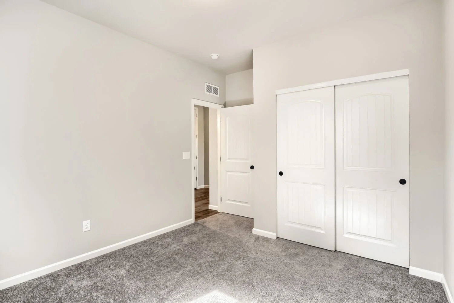 5473 Bauer Dr - Web Quality - 023 - 18 Bedroom.jpg