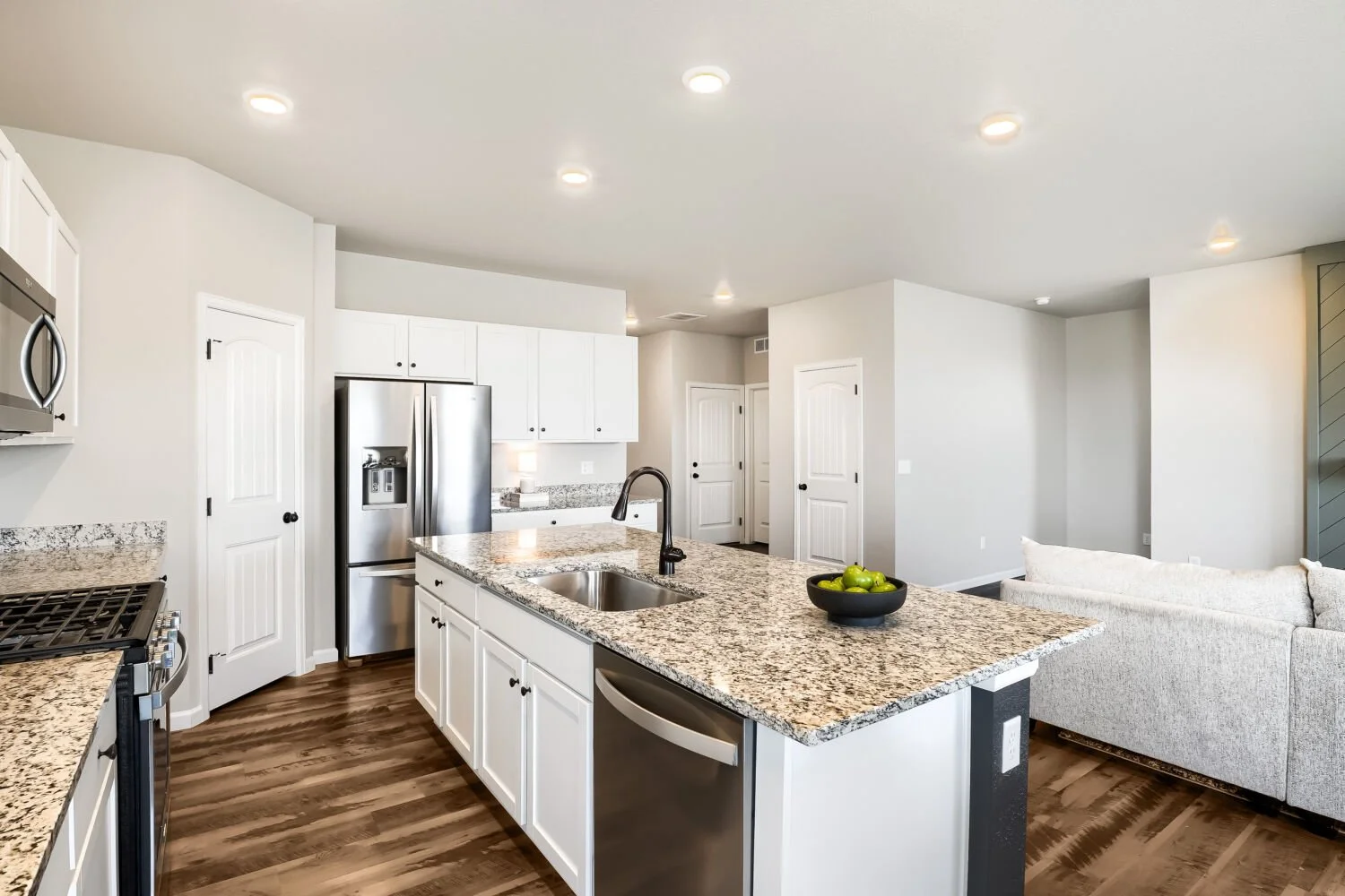 5473 Bauer Dr - Web Quality - 018 - 13 Kitchen.jpg