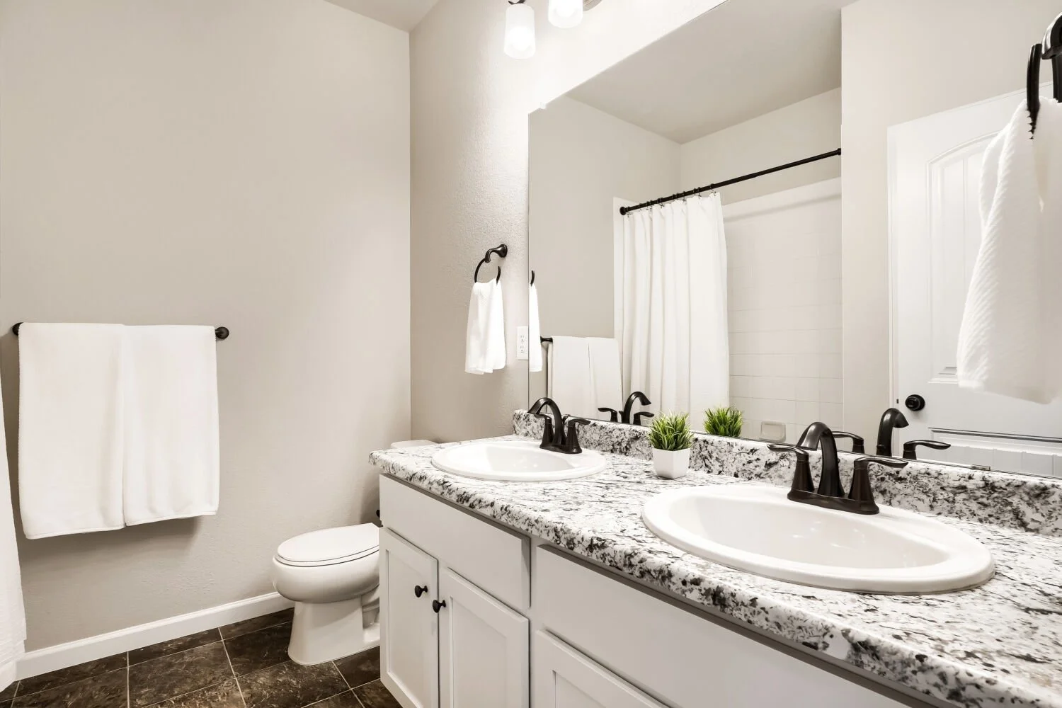 5473 Bauer Dr - Web Quality - 025 - 20 Bathroom.jpg