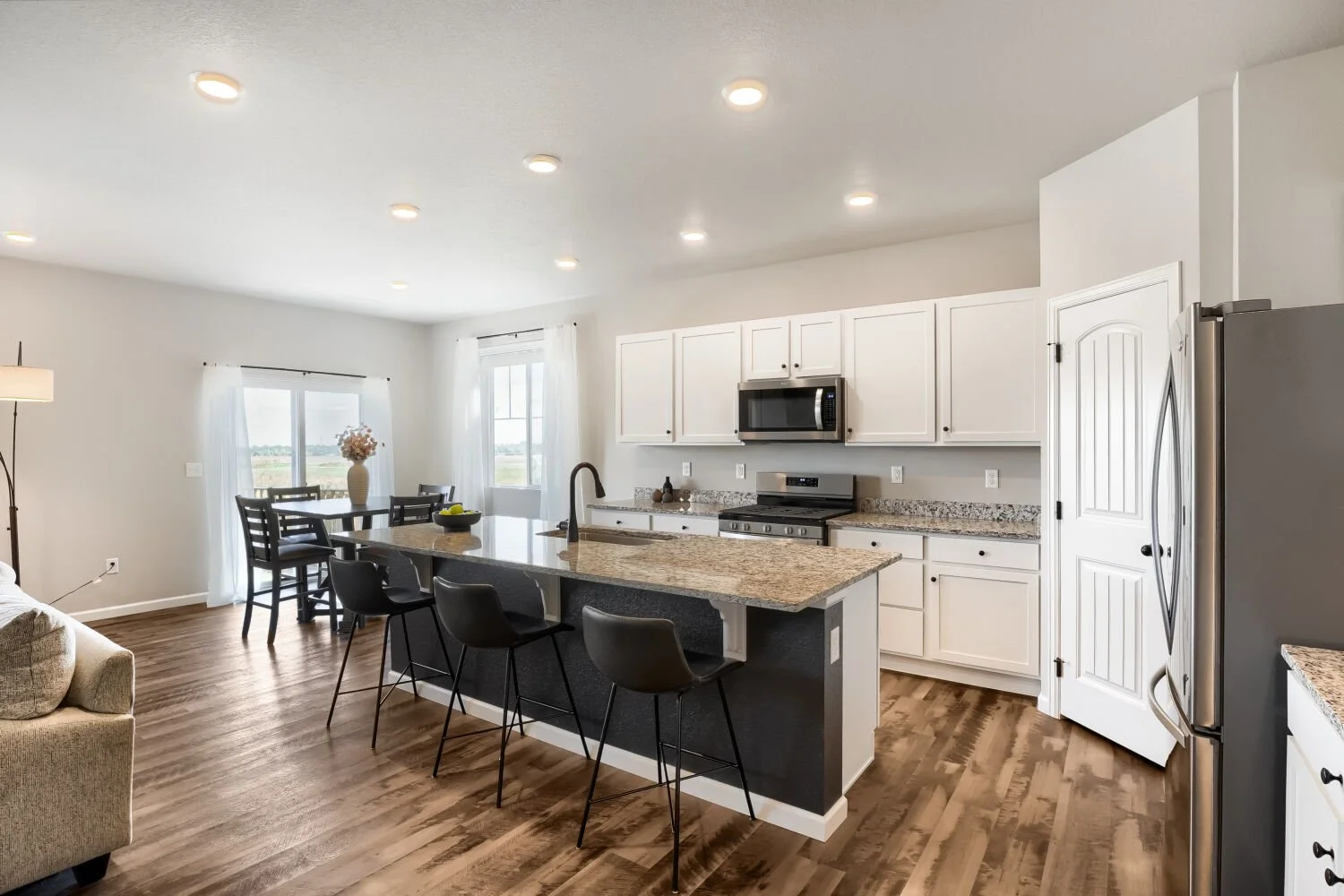 5473 Bauer Dr - Web Quality - 015 - 10 Kitchen.jpg