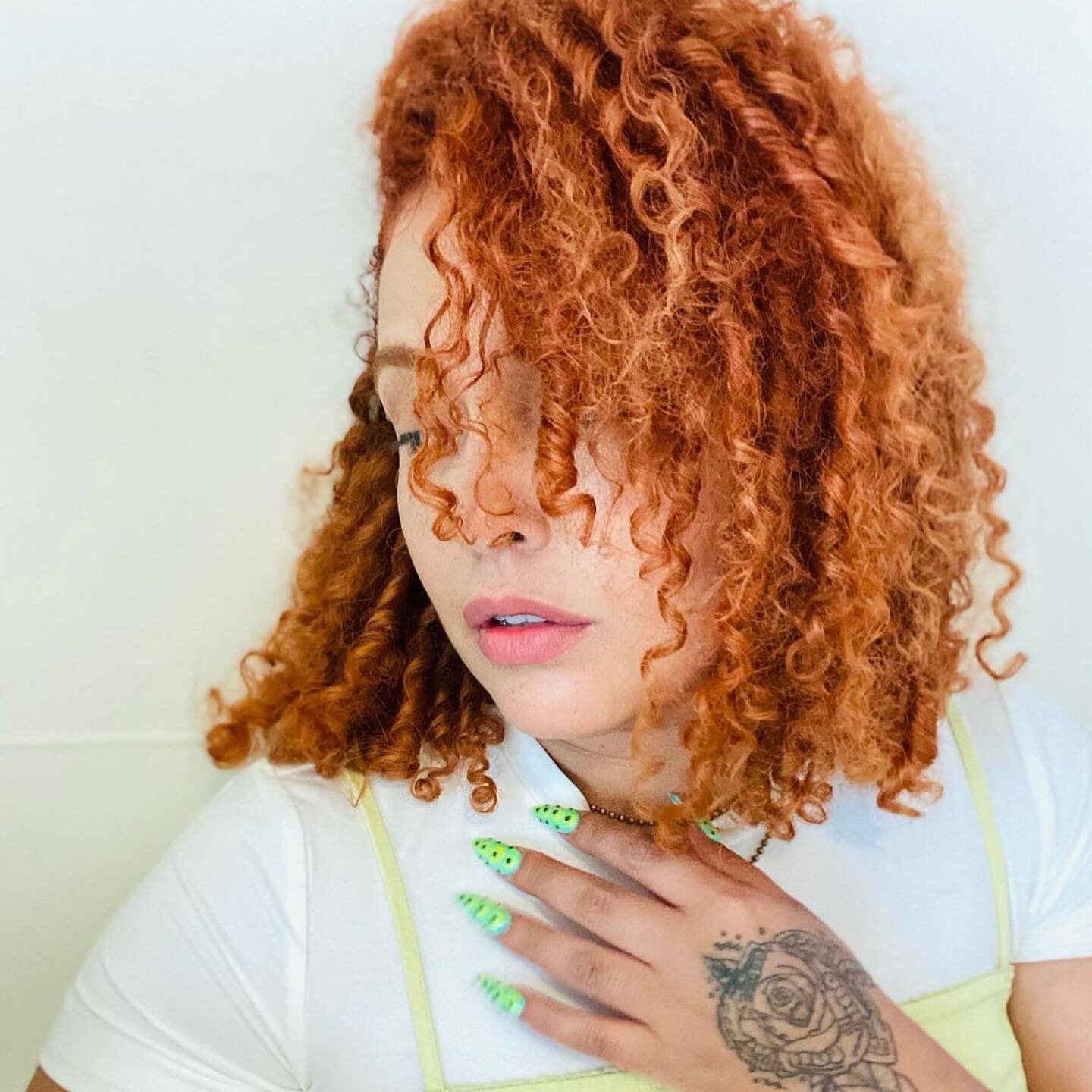 Obsessed with this transformation from @armanzand.hairmakeup 🥰🥰 
&bull;
&bull;
#martinezsamuelsalon #Behindthechair #curlyhair
