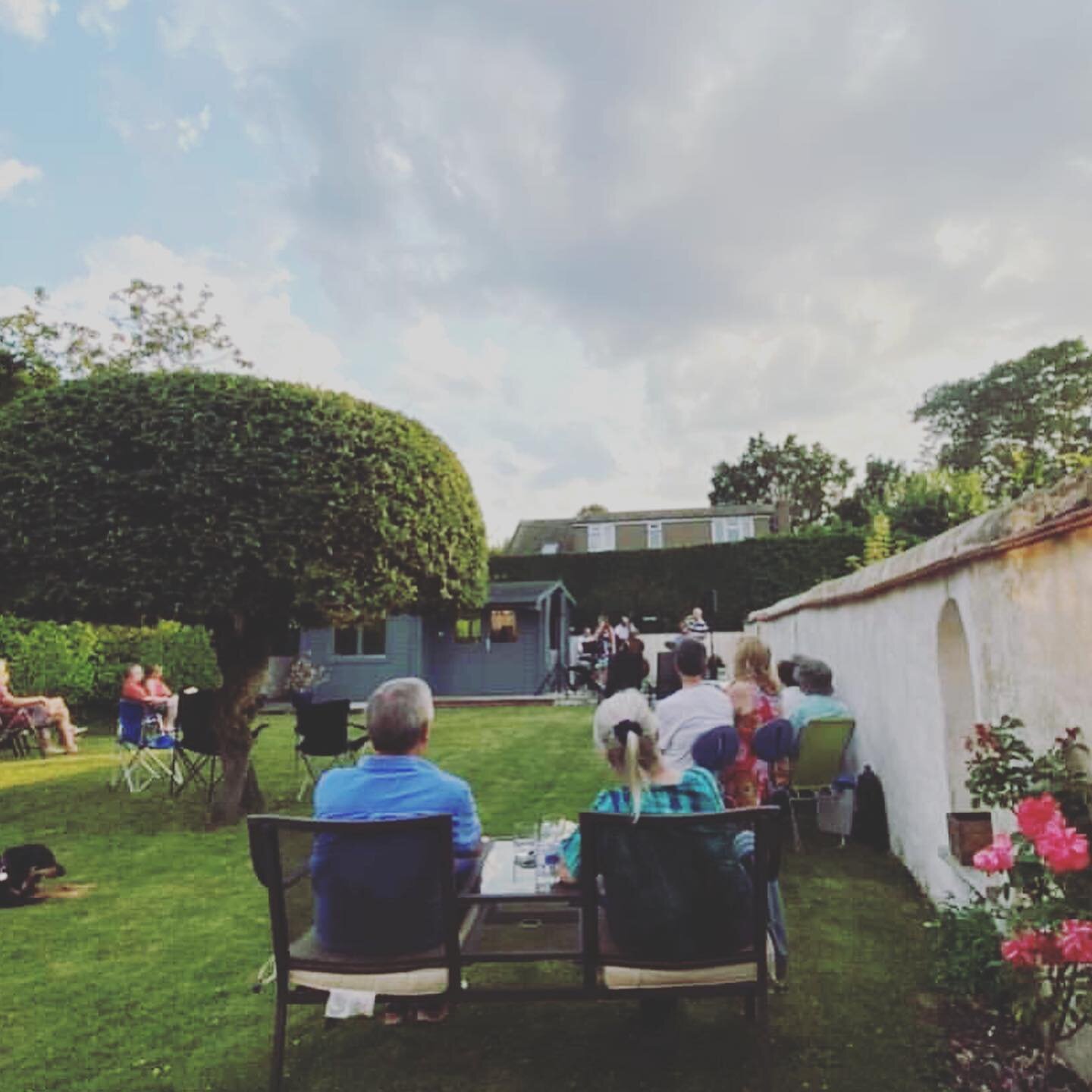 Had another great garden gig, thanks for everyone who came! 🌿🌸☀️#outofthebluejazz #gardengig #neighbour #farnham #surrey #surreymusic