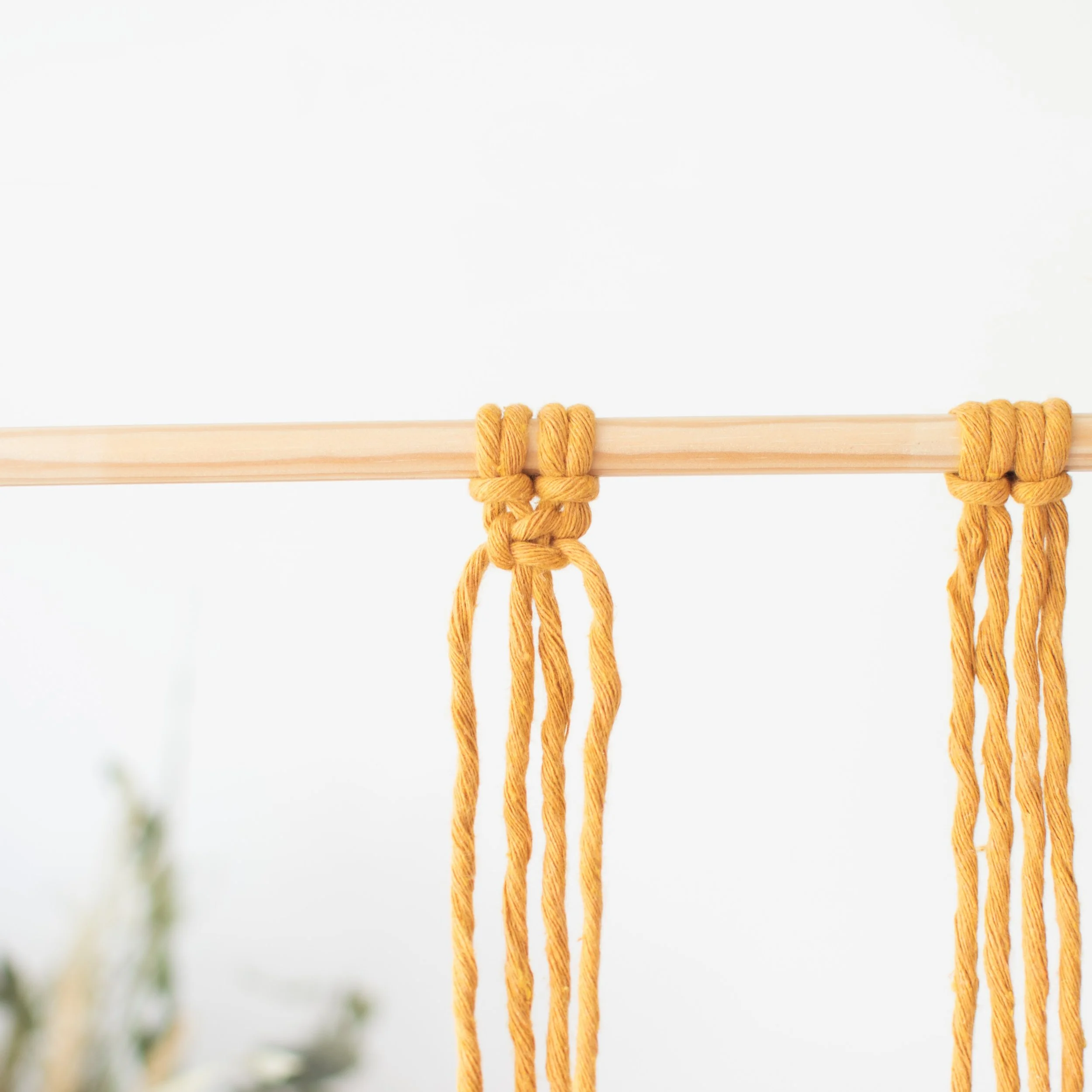Learn Macrame Knots: How to Tie a Square Knot 