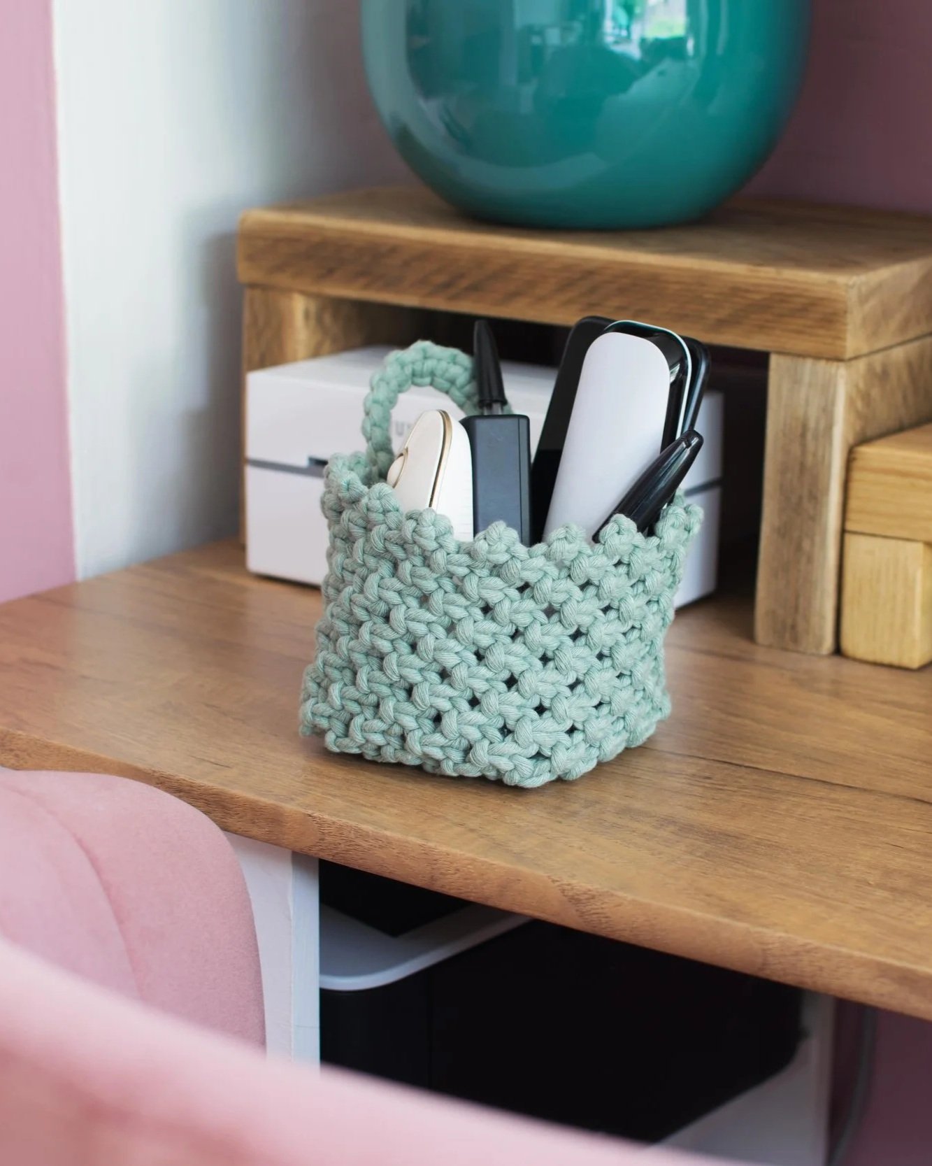 basket+on+office+desk.jpg