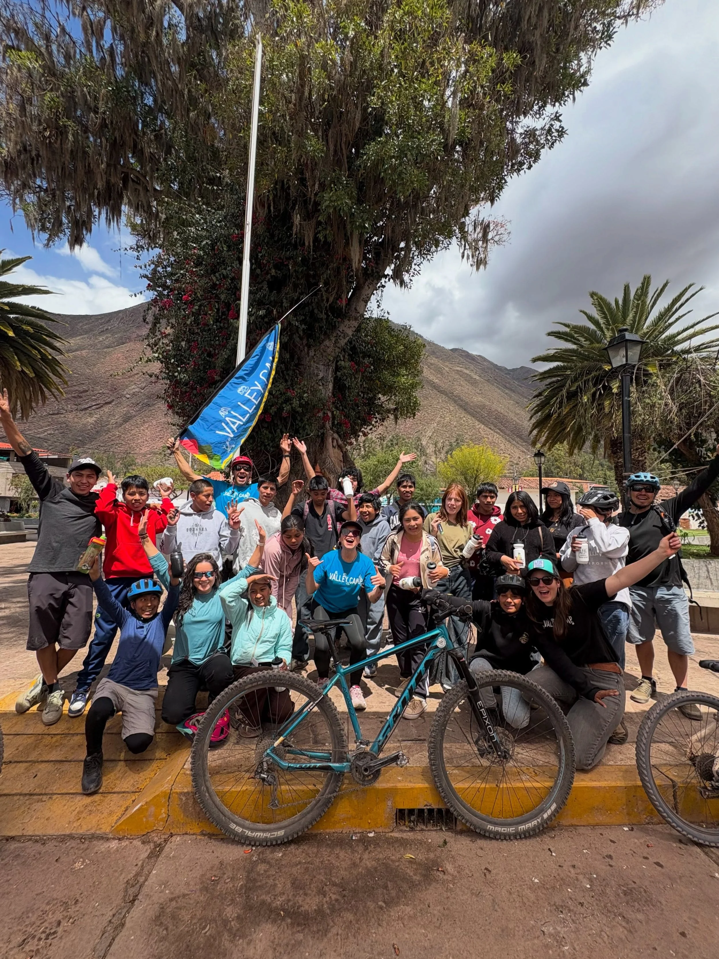 En Valley Camp creemos que cuando nos unimos, podemos lograr cosas incre&iacute;bles. 🤝🚲

Hace unas semanas vivimos un d&iacute;a muy especial: nos unimos para brindar una jornada de Biciescuela a los participantes del Club de Liderazgo &ndash; Val