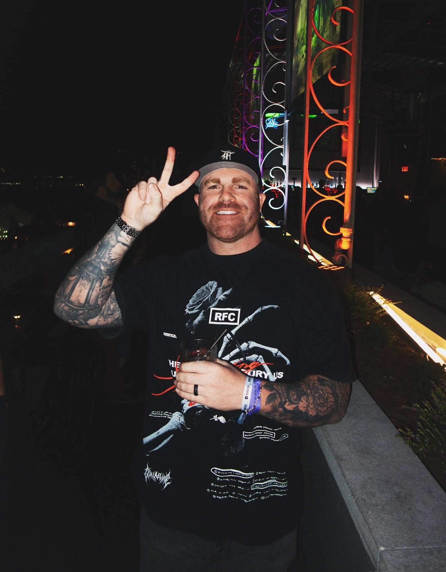 It costs $0 to support a content creator 🤝
&bull; Liking a photo = Free
&bull; Sharing a post = Free
&bull; Dropping a comment = Free
&bull; Hitting the follow button = Free

All of these simple things mean the WORLD to content creators like myself 