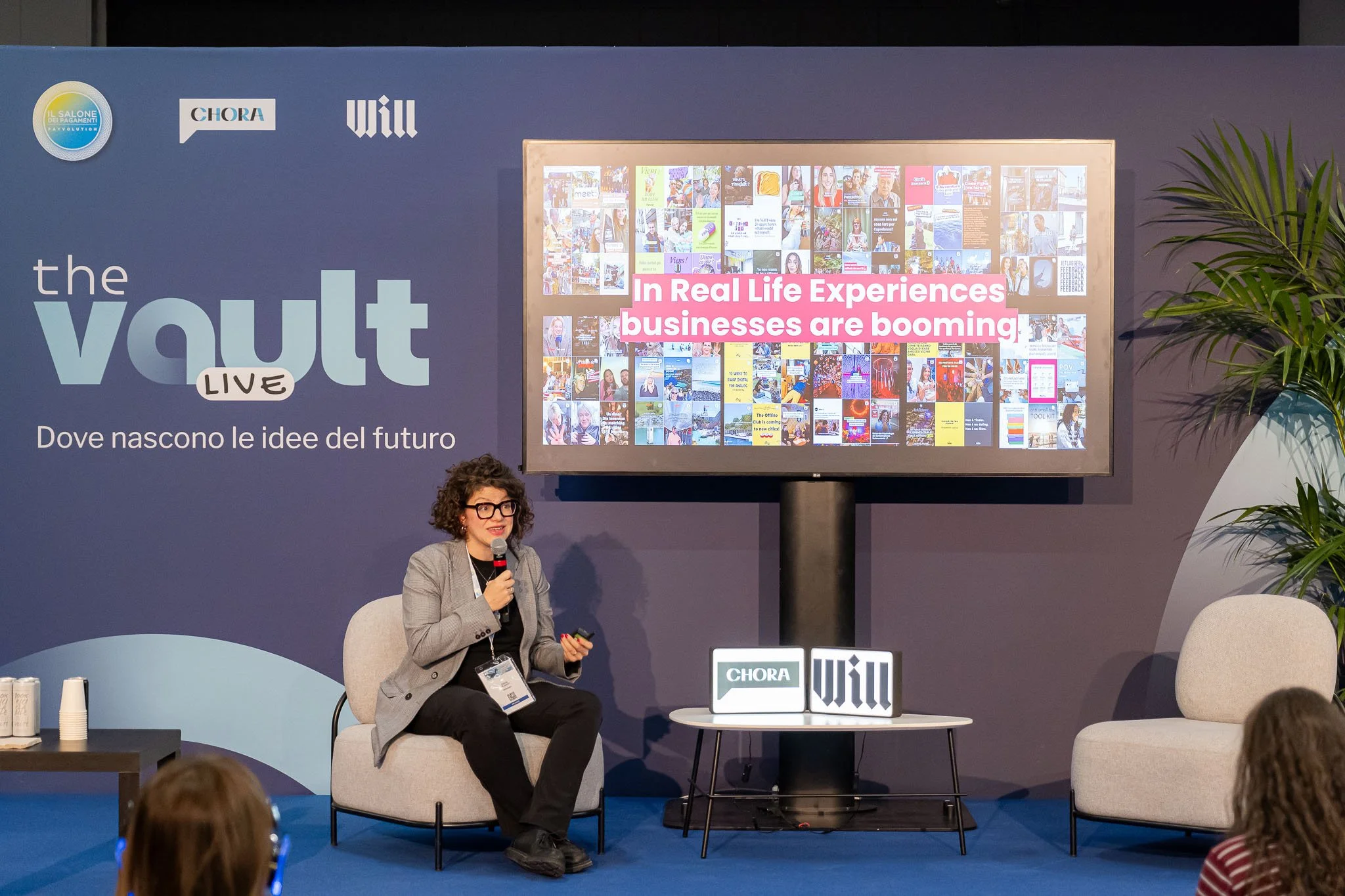 Intervento sul palco di The Vault al MiCo di Milano dedicato alle In Real Life Experiences. Reportage fotografico corporate per Will Media e Chora Media realizzato da Max Capuzzi.