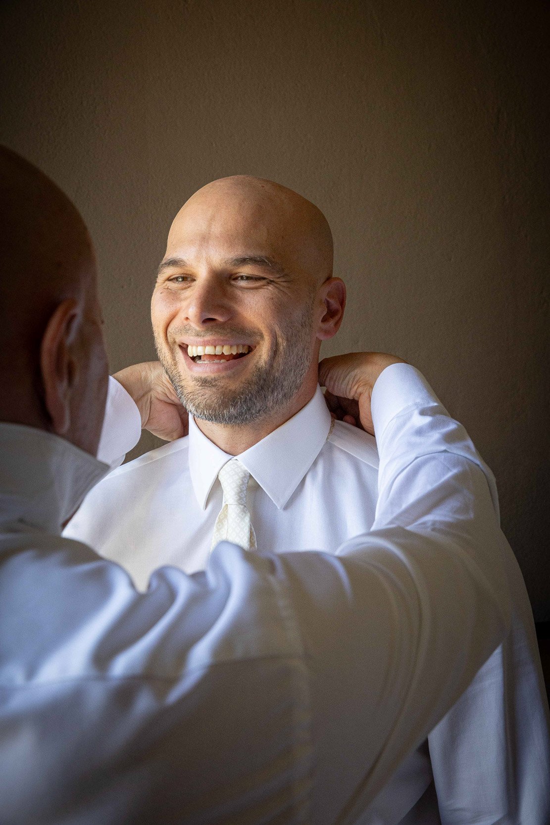 Preparativi dello sposo dettagli e accessori – matrimonio Paolo e Camilla Tenuta Montezeglio  
