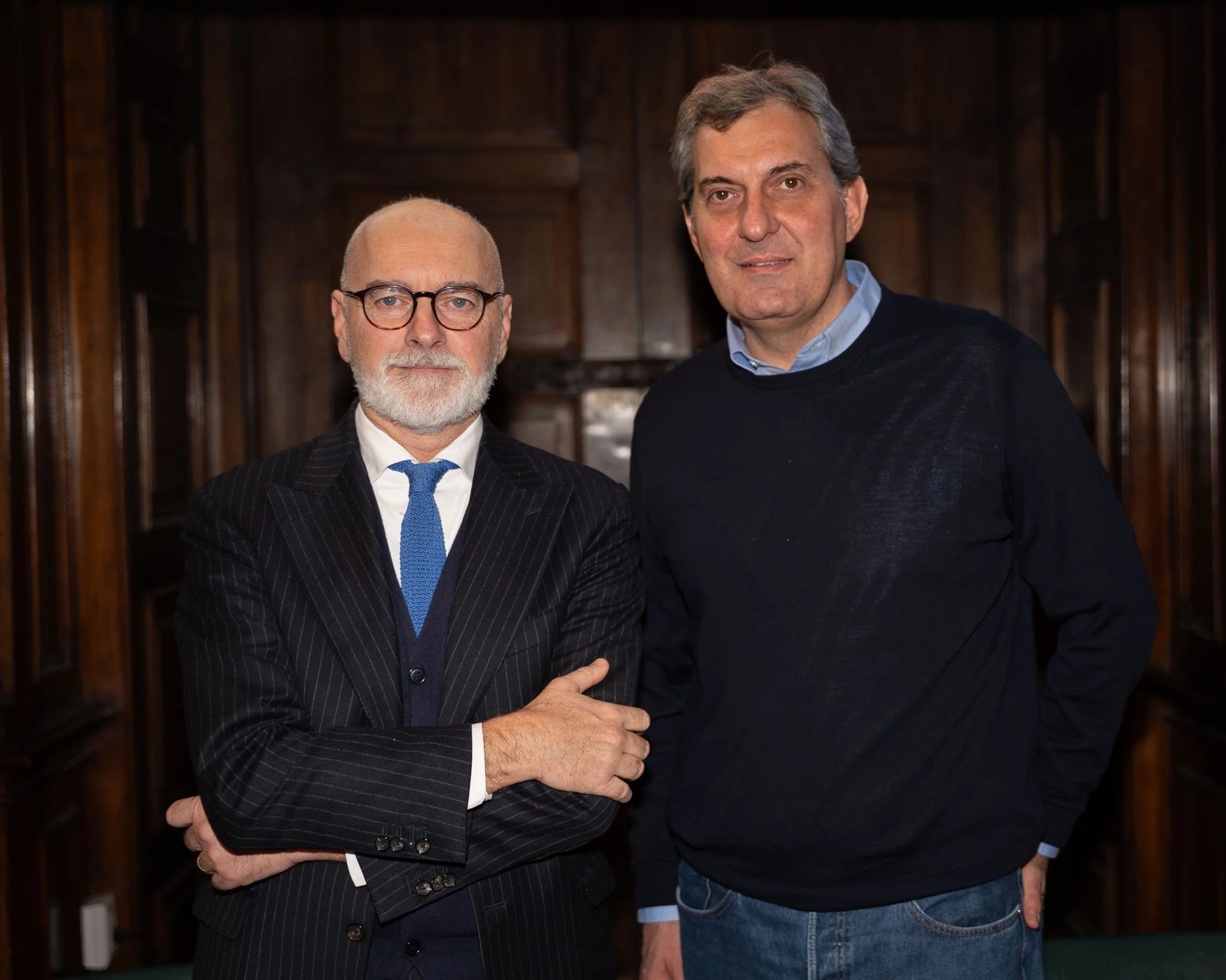 Mario Calabresi con un relatore durante l’evento Chora V2 nella Biblioteca Braidense a Milano