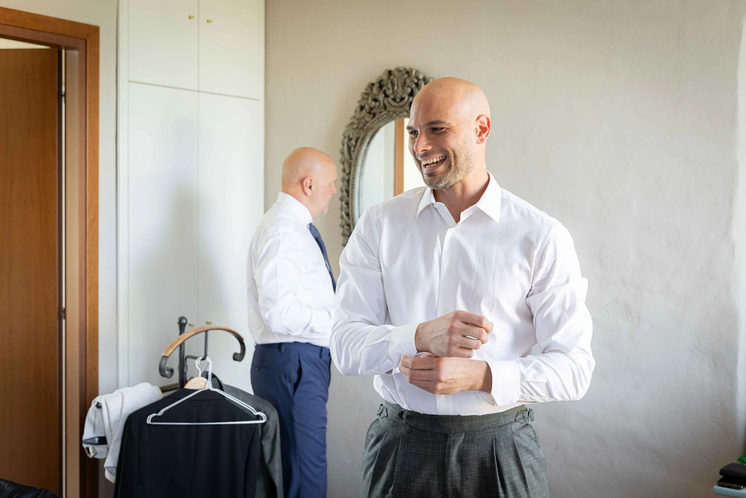 Preparativi dello sposo dettagli e accessori – matrimonio Paolo e Camilla Tenuta Montezeglio  
