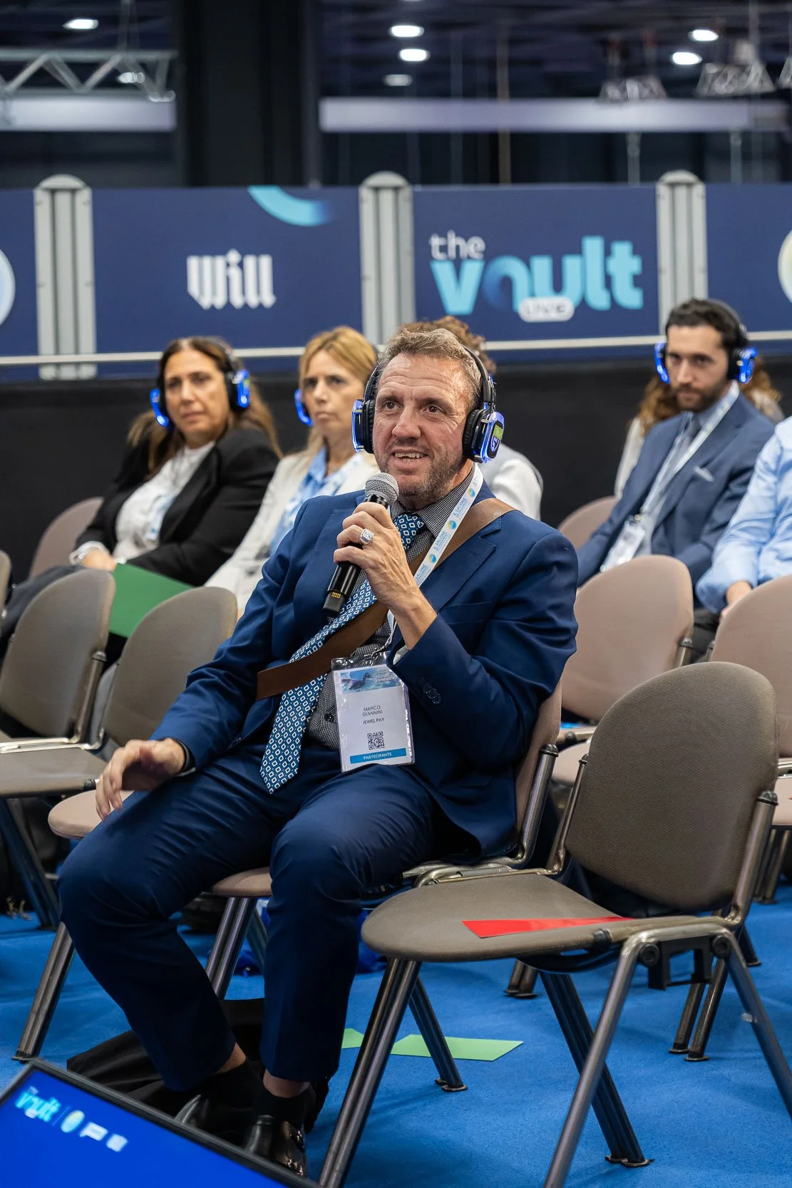 Partecipante interviene durante una sessione di The Vault Live al MiCo di Milano, evento organizzato da Will Media e Chora Media.
