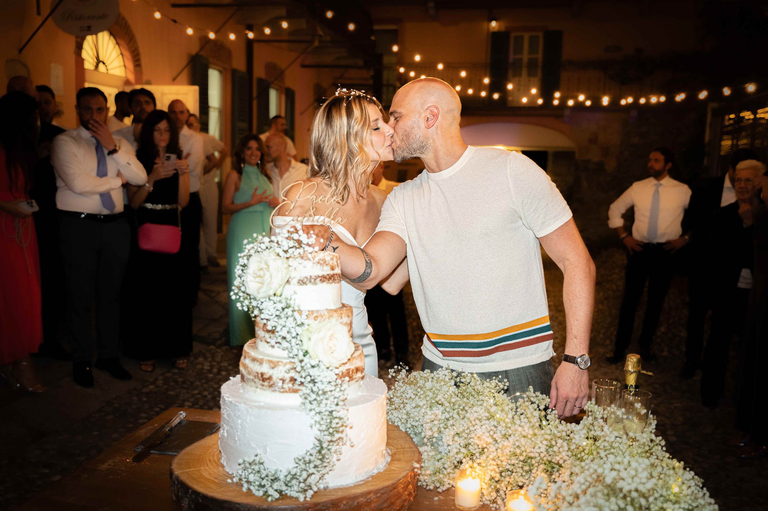 Taglio torta degli sposi – matrimonio Paolo e Camilla Tenuta Montezeglio Invorio
