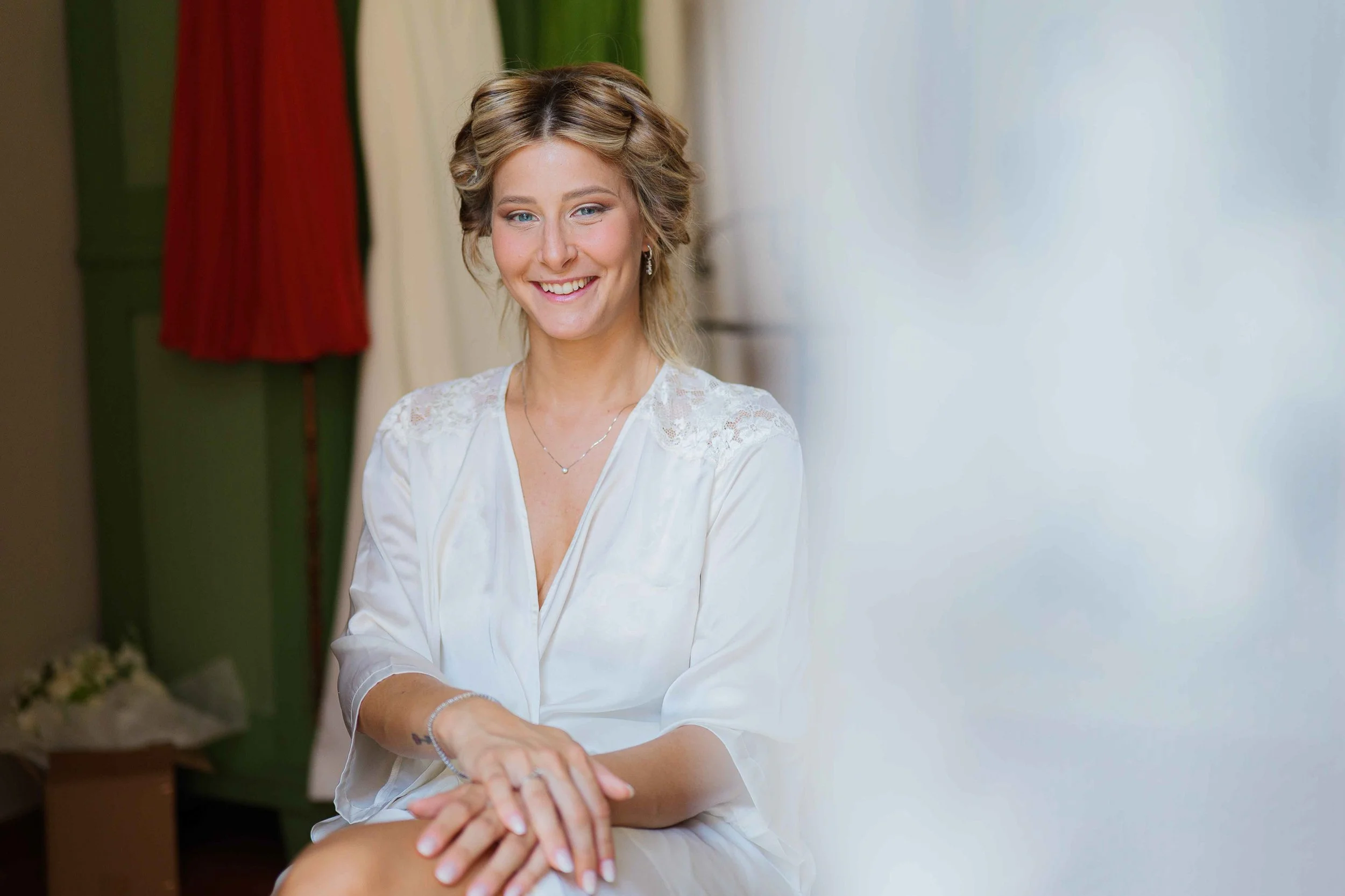 Preparativi sposa: trucco e acconciatura – matrimonio Paolo e Camilla a Tenuta Montezeglio, Invorio
