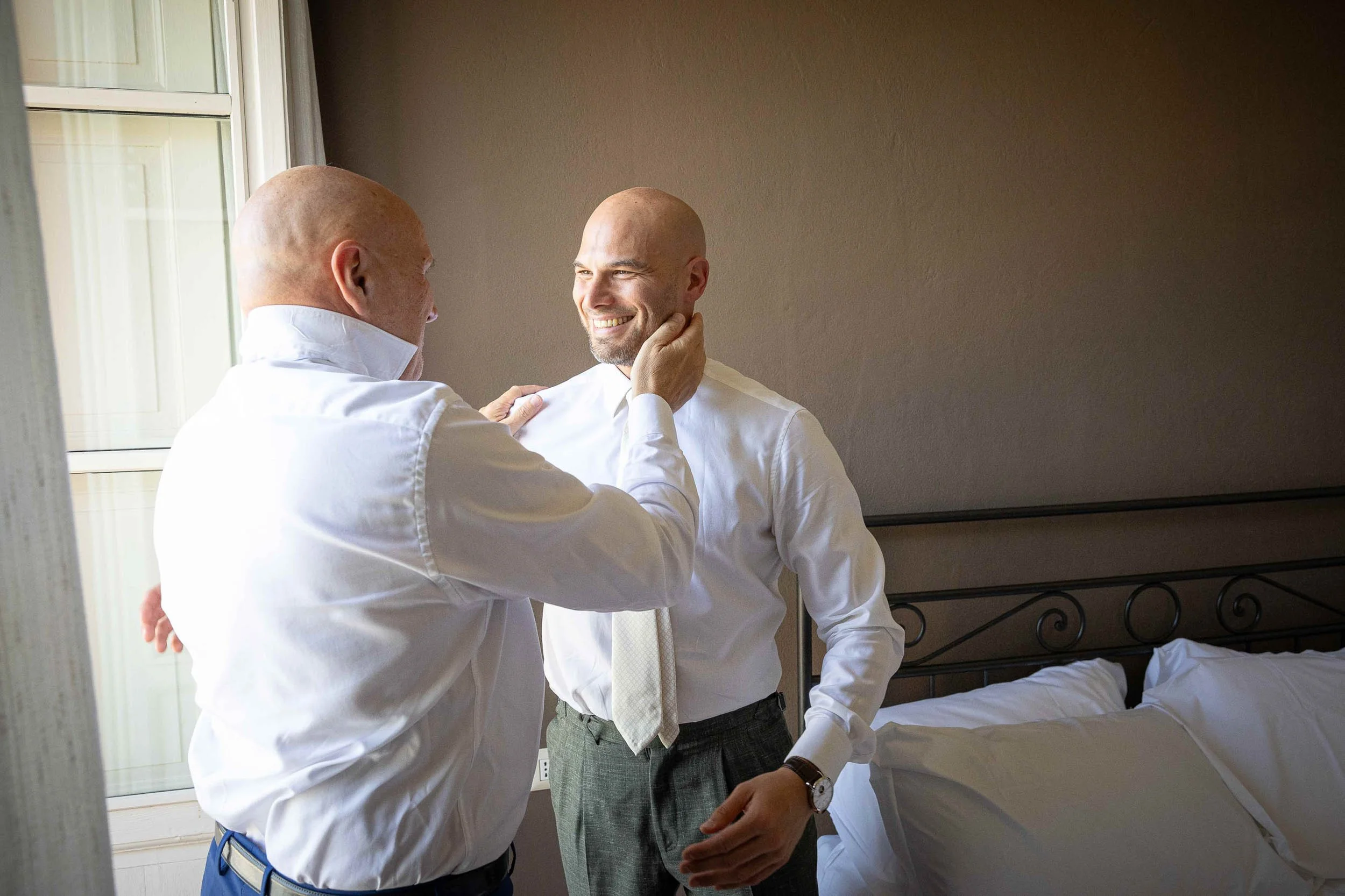 Preparativi dello sposo dettagli e accessori – matrimonio Paolo e Camilla Tenuta Montezeglio  
