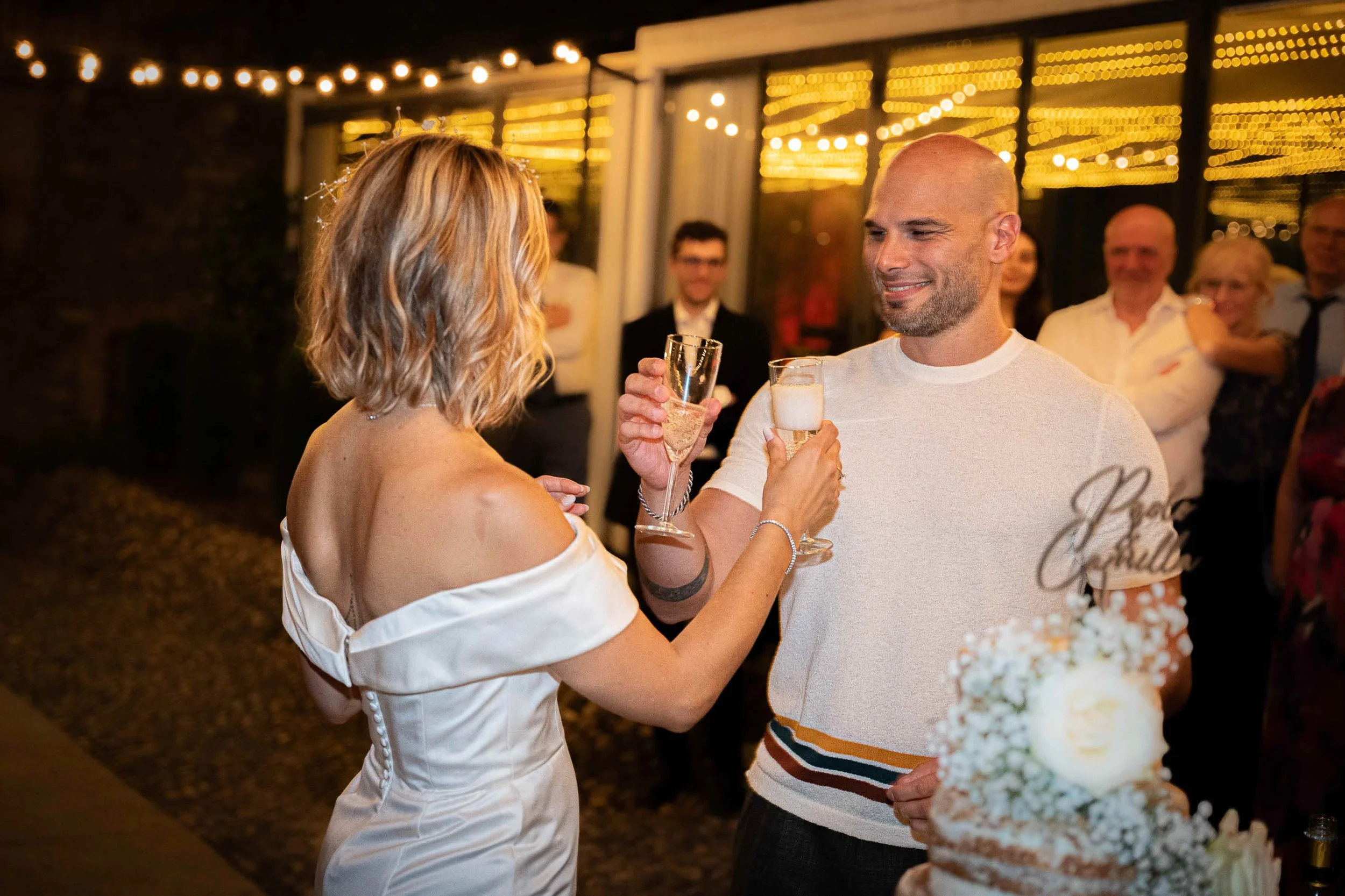 Brindisi dopo il taglio torta – matrimonio Paolo e Camilla Tenuta Montezeglio
