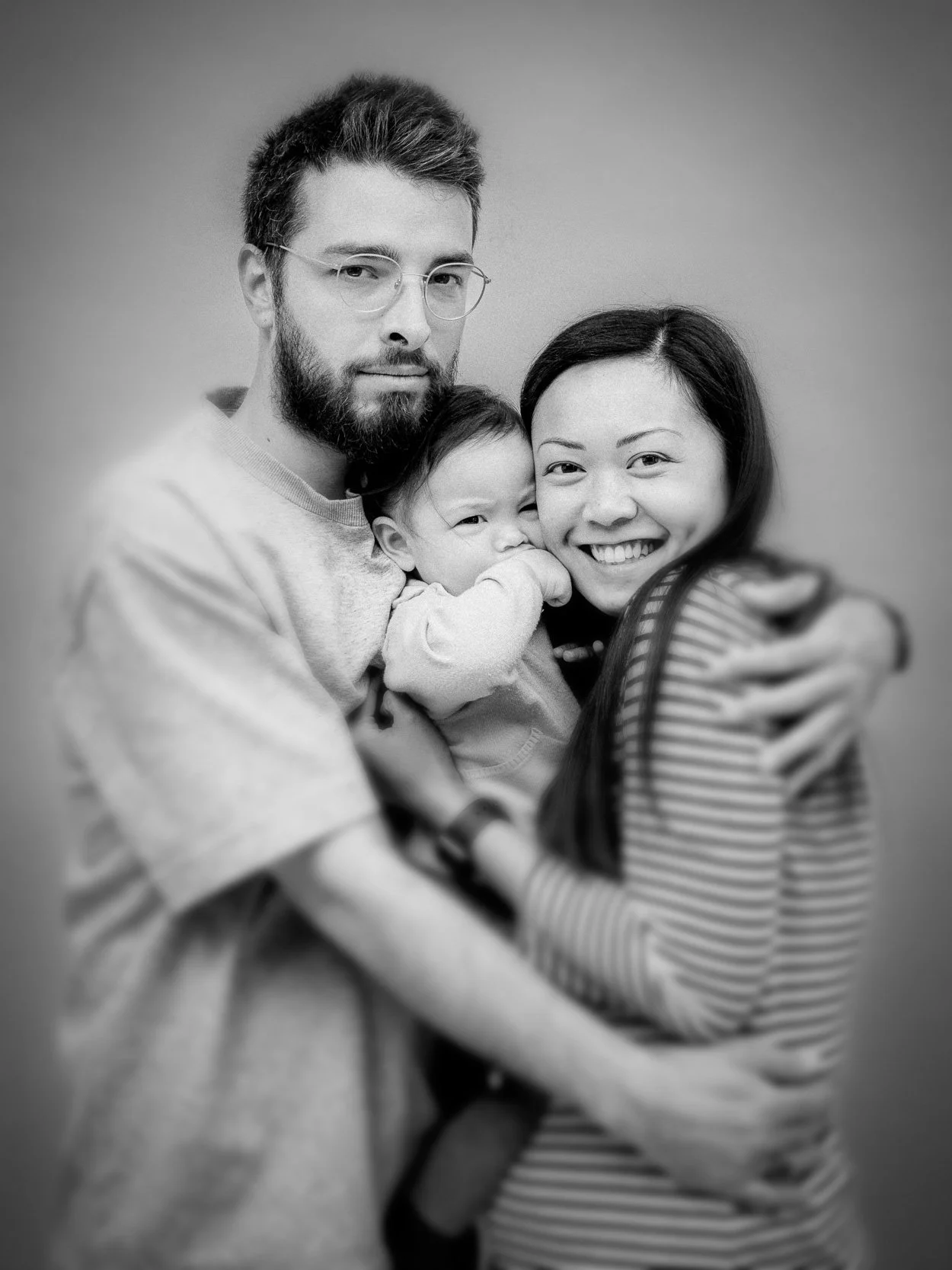 ritratto di famiglia in studio a buccinasco fotografo ritratti max capuzzi fotografo