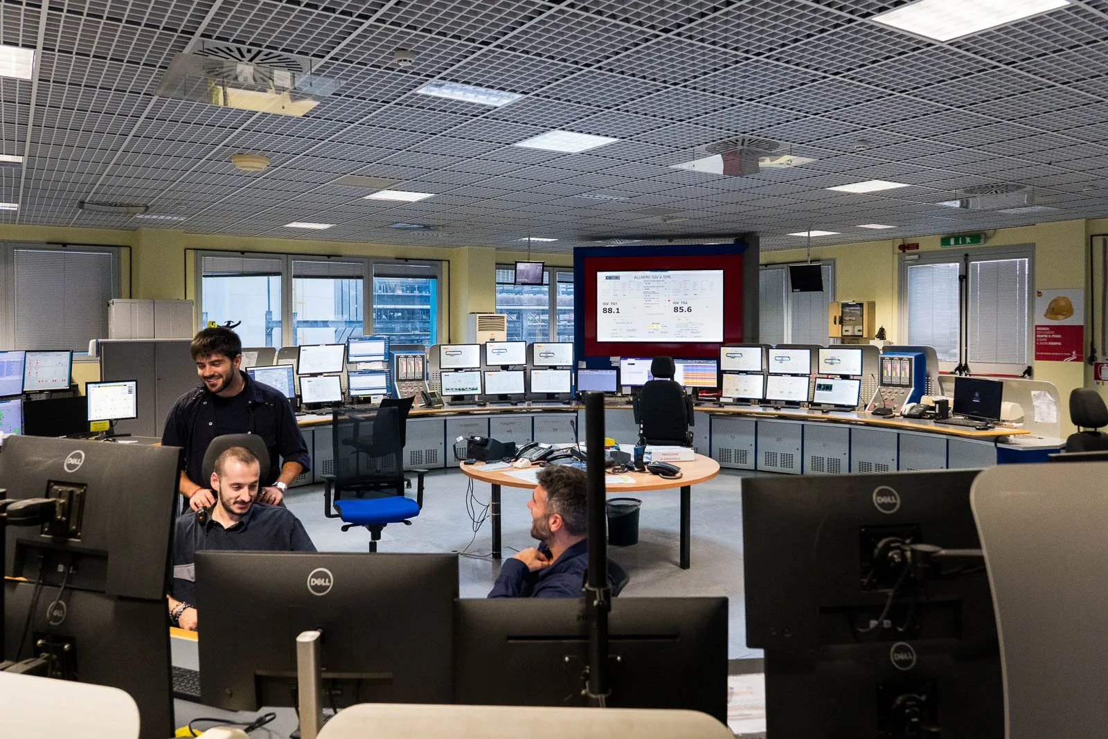 reportage-eni-sala-controllo-personale.jpg