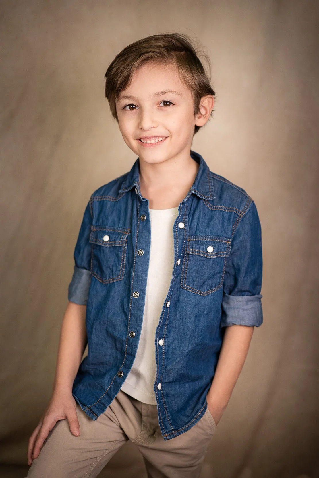 ritratto di bambino realizzato in studio a buccinasco fotografia professionale elegante e naturale ideale per famiglie coppie e bambini max capuzzi fotografo