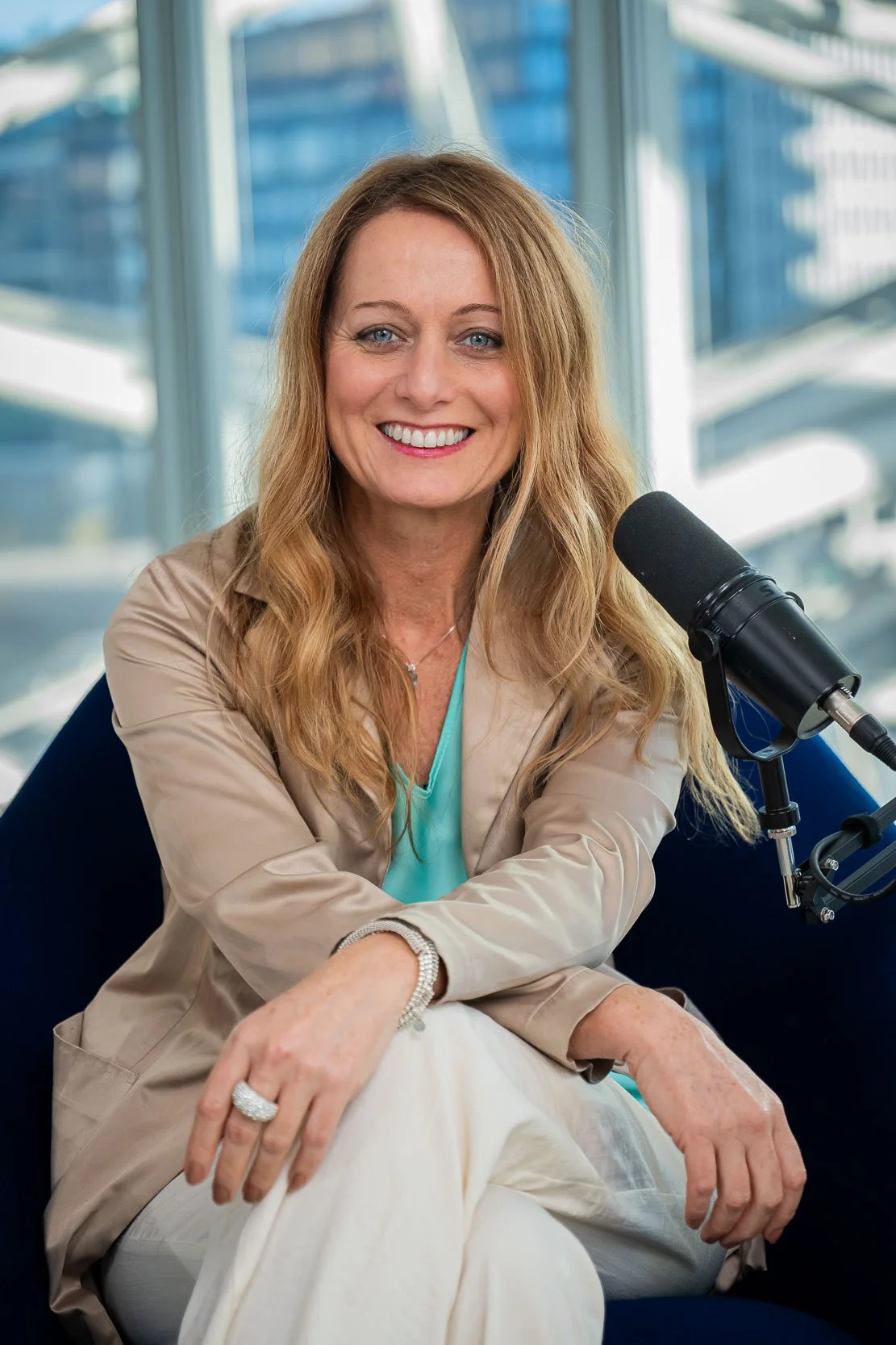 Ritratto dell’ospite al termine della registrazione del podcast Unipol negli uffici aziendali di Milano.
