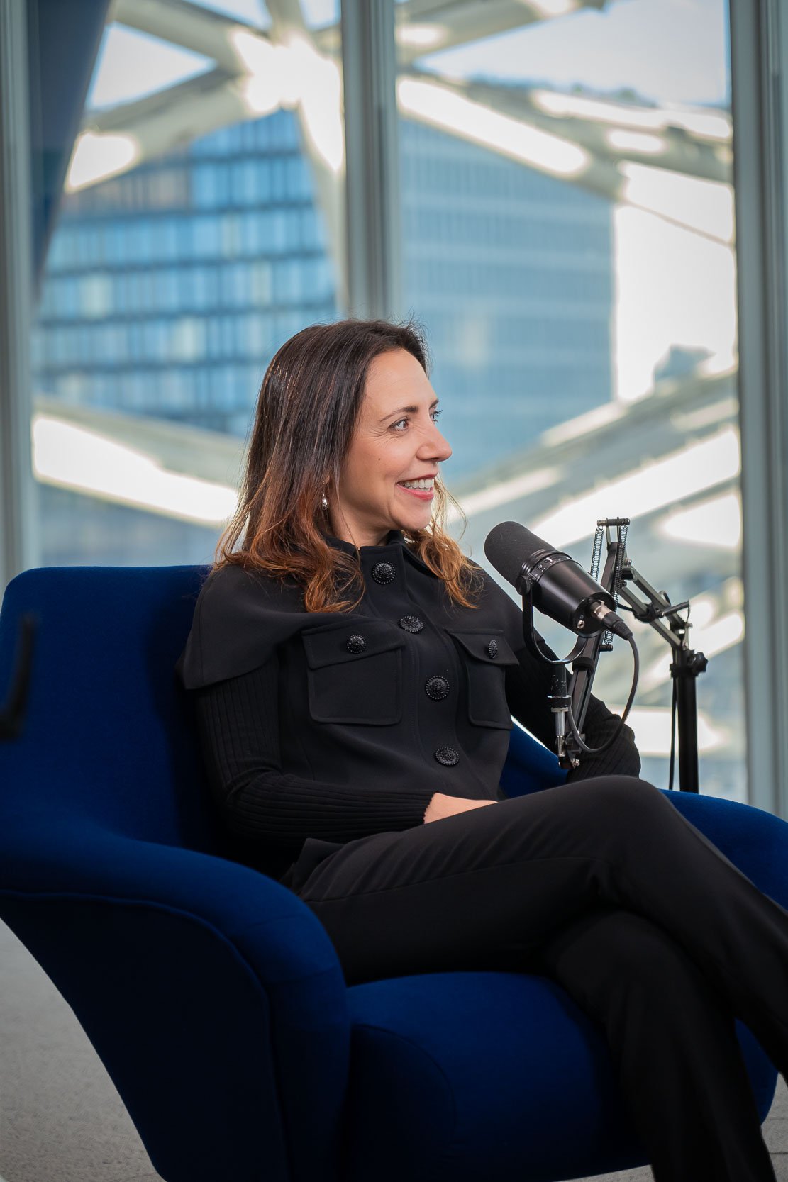 Intervento dell’ospite durante la registrazione del podcast Unipol negli studi aziendali di Milano.
