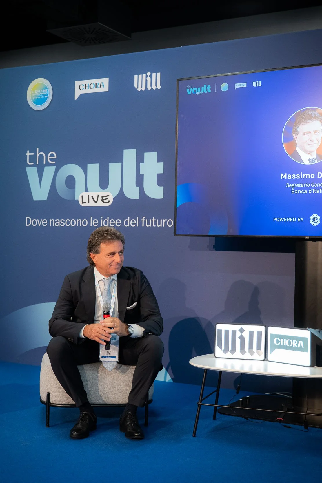 Massimo Doria durante il suo intervento al The Vault Live di Milano, in un momento di confronto sul palco dedicato alle strategie digitali e ai nuovi scenari dell’innovazione.
