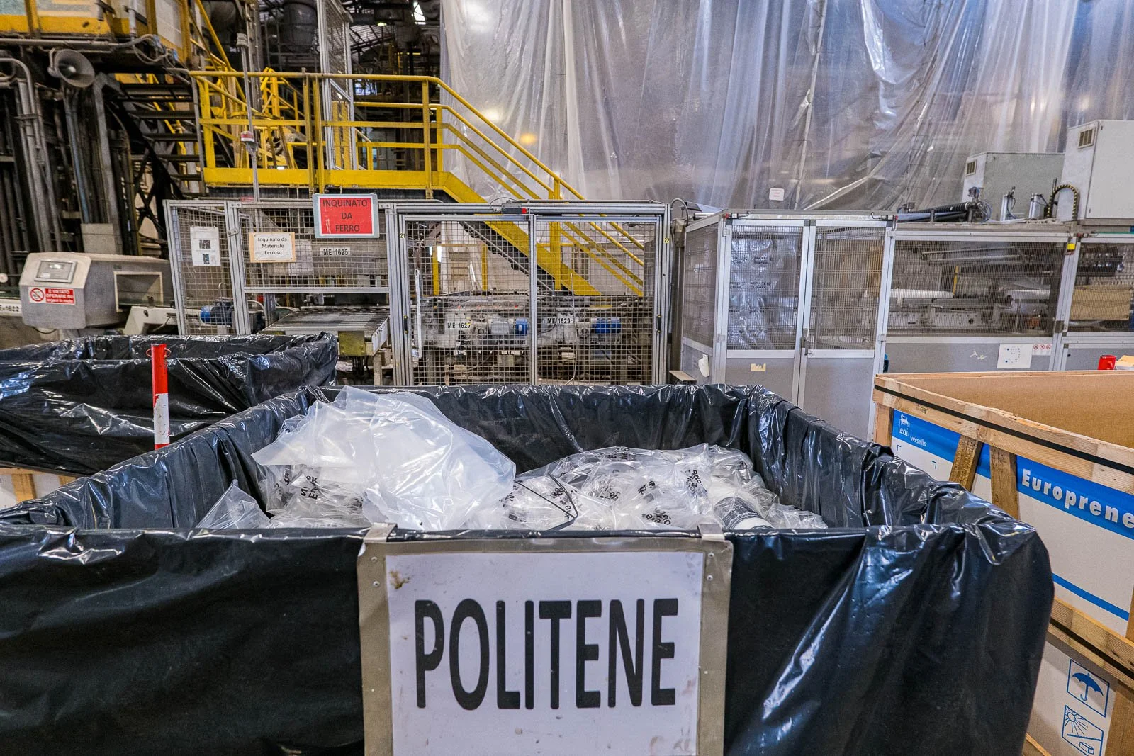 reportage-eni-produzione-contenitore-imballaggi-politene.jpg