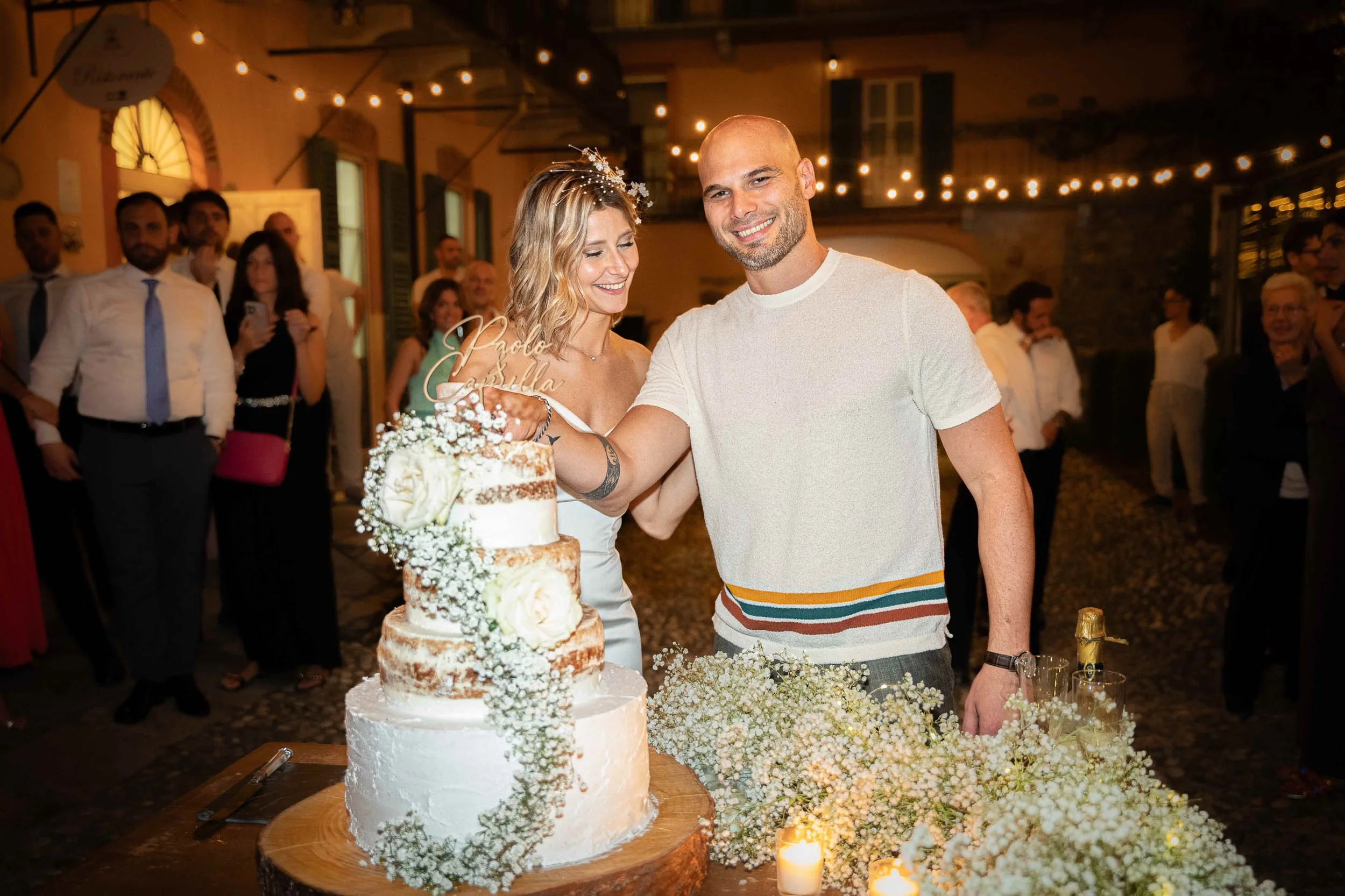 Taglio torta degli sposi – matrimonio Paolo e Camilla Tenuta Montezeglio Invorio
