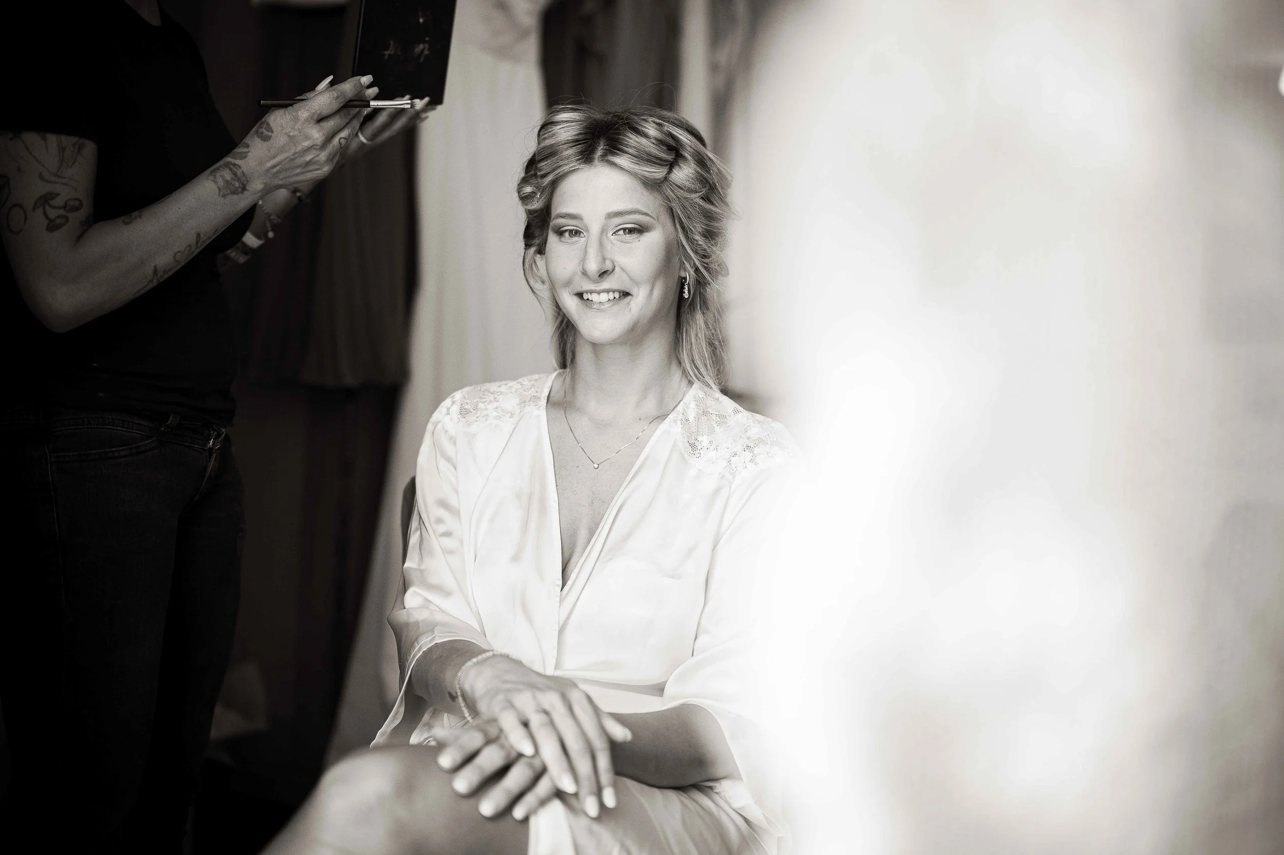 Preparativi sposa: trucco e acconciatura – matrimonio Paolo e Camilla a Tenuta Montezeglio, Invorio
