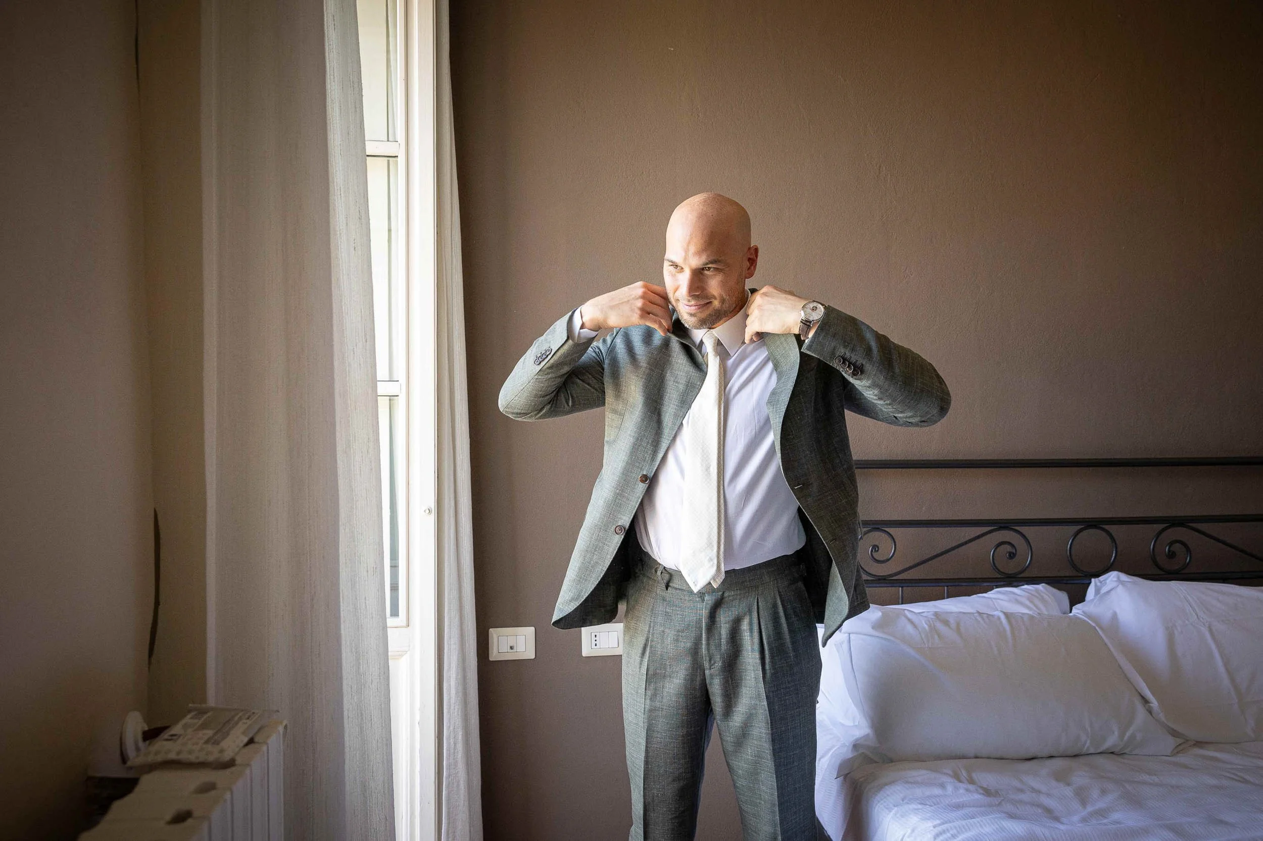 Preparativi dello sposo dettagli e accessori – matrimonio Paolo e Camilla Tenuta Montezeglio  
