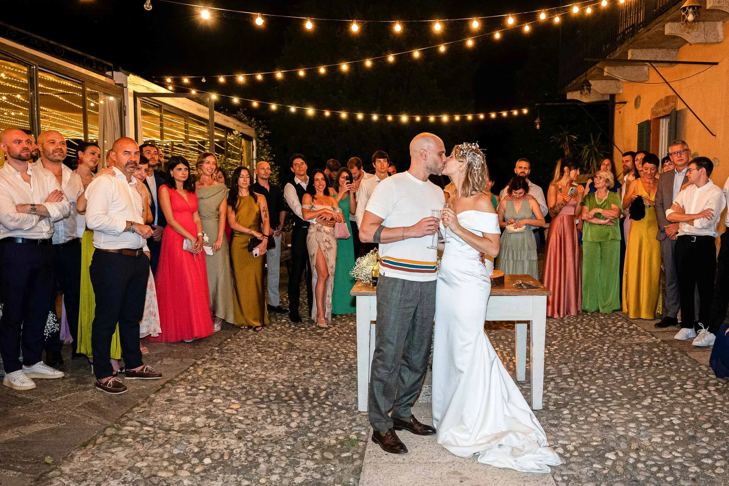 Brindisi dopo il taglio torta – matrimonio Paolo e Camilla Tenuta Montezeglio
