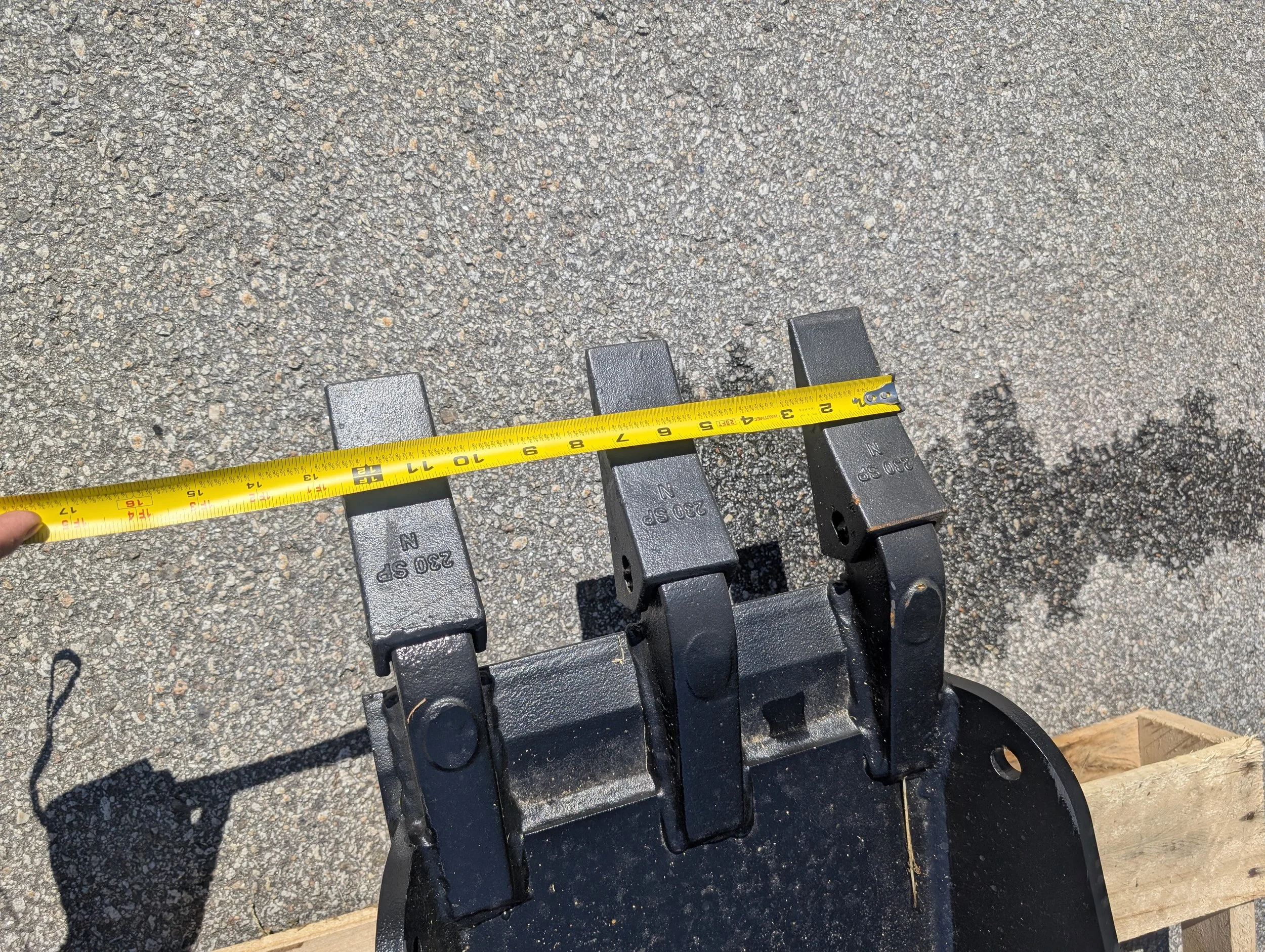 Stump Bucket -Teeth spacing.jpg