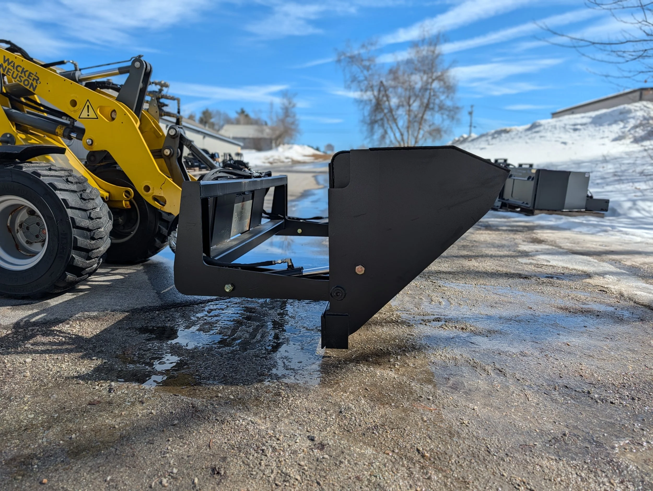Bucket dumping close to ground side view.jpg