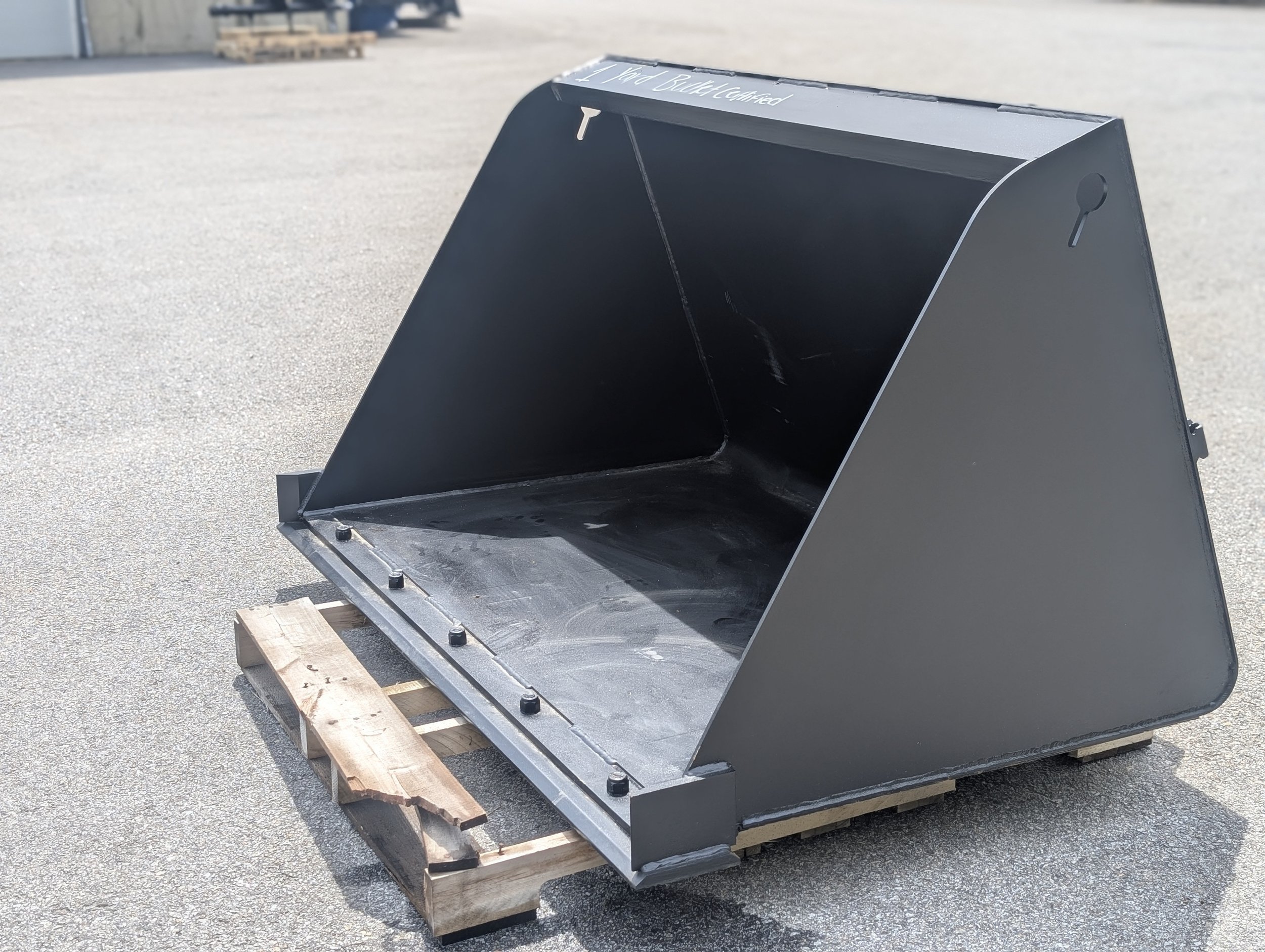 1 Yard bucket side view.jpg