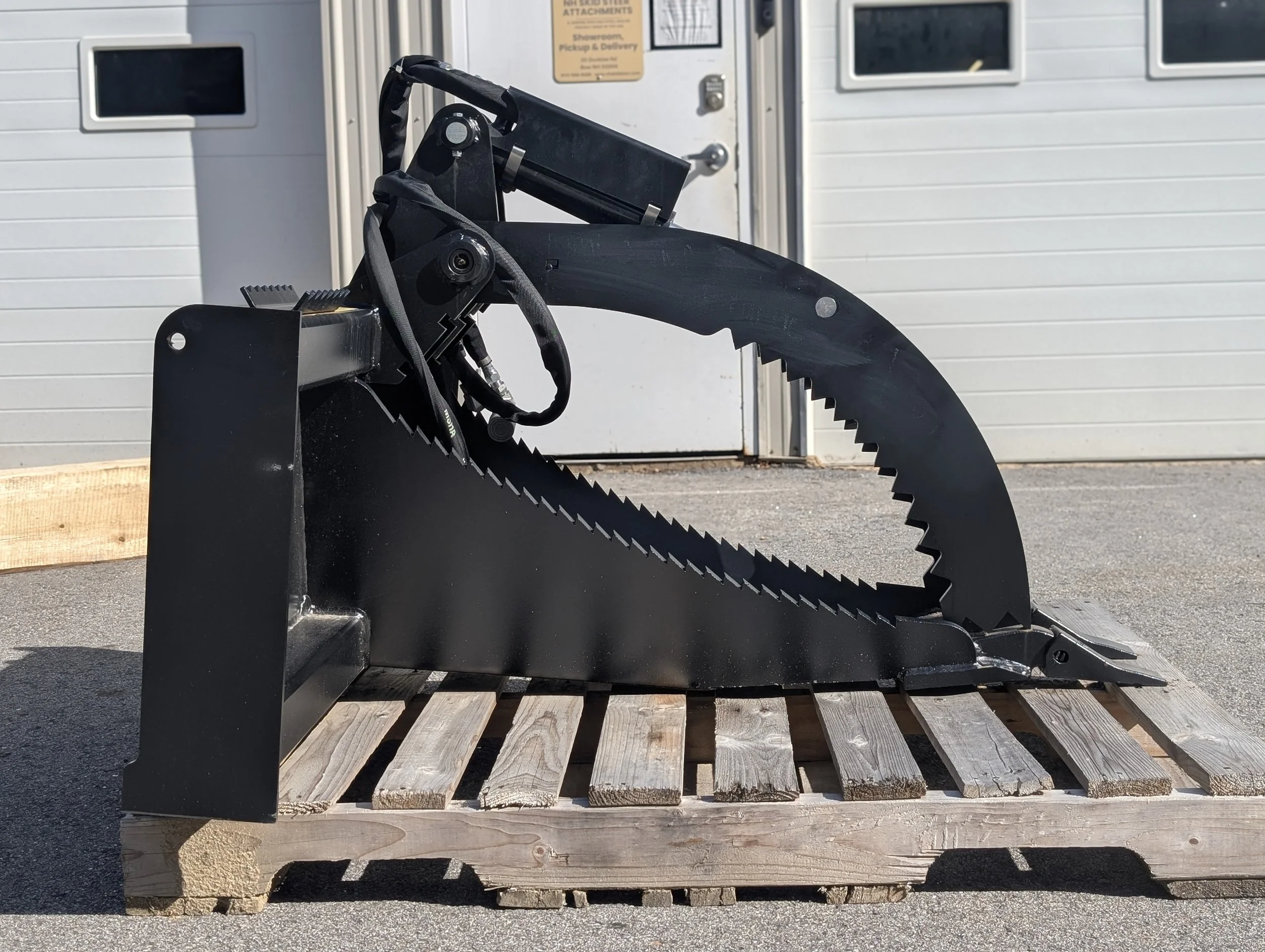 Mini Stump Bucket Grapple- Side.jpg