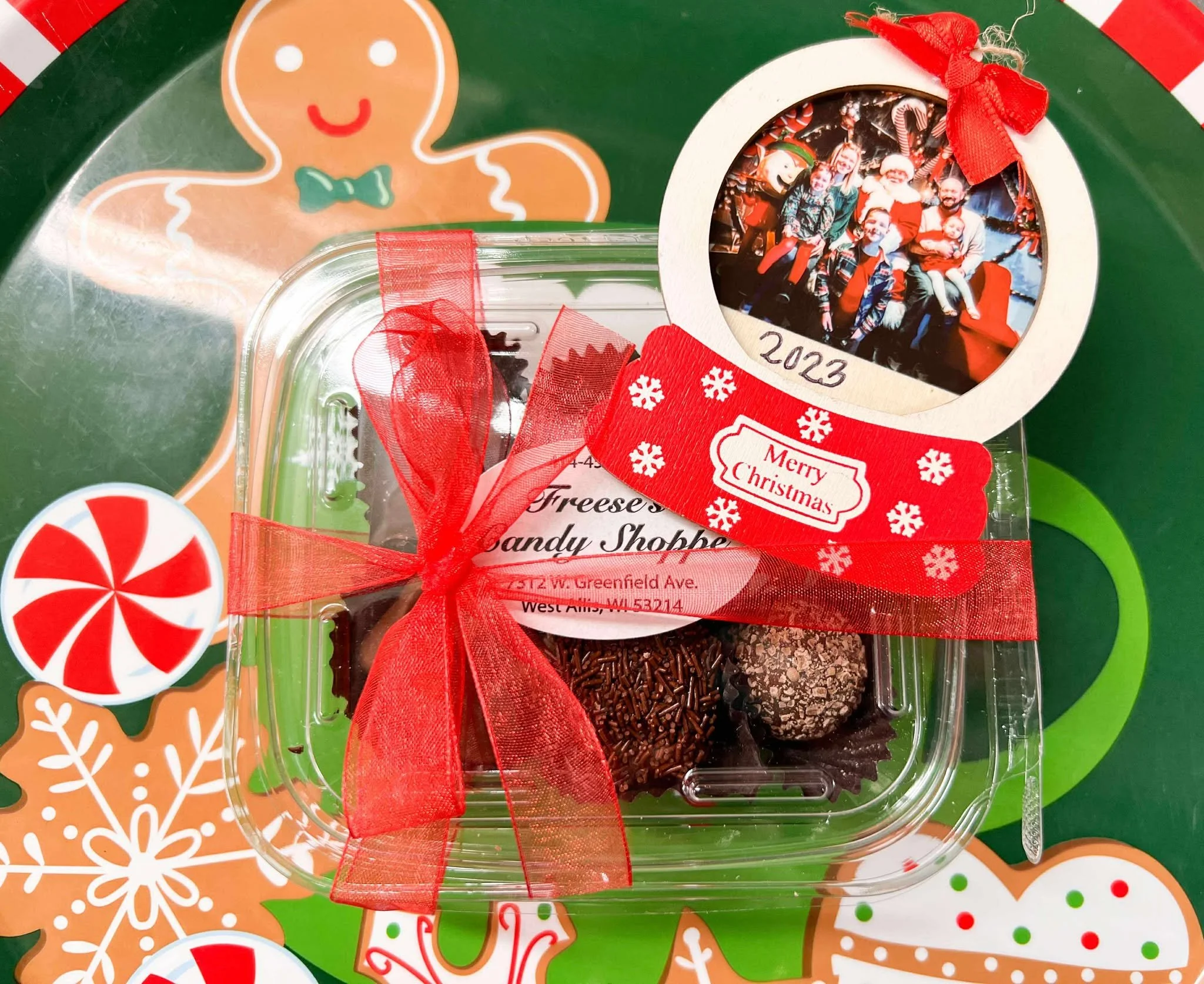 Santa Chalet 3.jpg