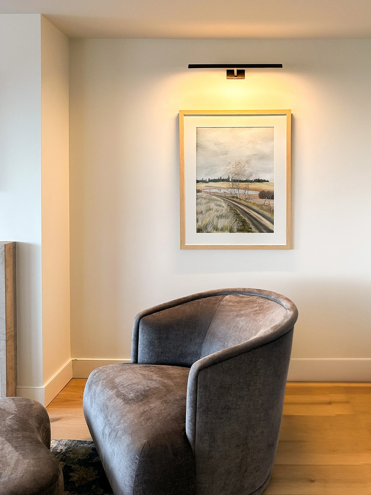 Creating spaces people actually want to curl up in this season. ❄️
 #artinstall #artinstalled #artinstaller #installerlife #tistheseason #decembervibes❄️ #arthandlers #bravoartprojects #localcommunity #smallbusinesslove #art🎨 #bravoarts