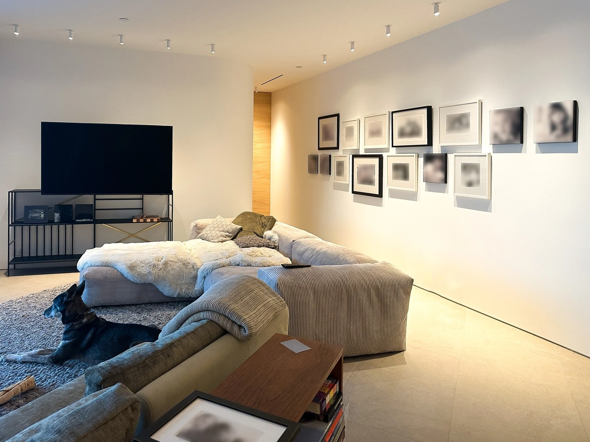 Everyone wants a gallery wall.
Not everyone wants to figure it out.
That&rsquo;s where we come in ;-)
Team Bravo to the rescue!

#GalleryWall #ArtInInteriors #InteriorArt #LuxuryInteriors #HomeGallery #CollectedHome #DesignDetails #WallStyling #Inter