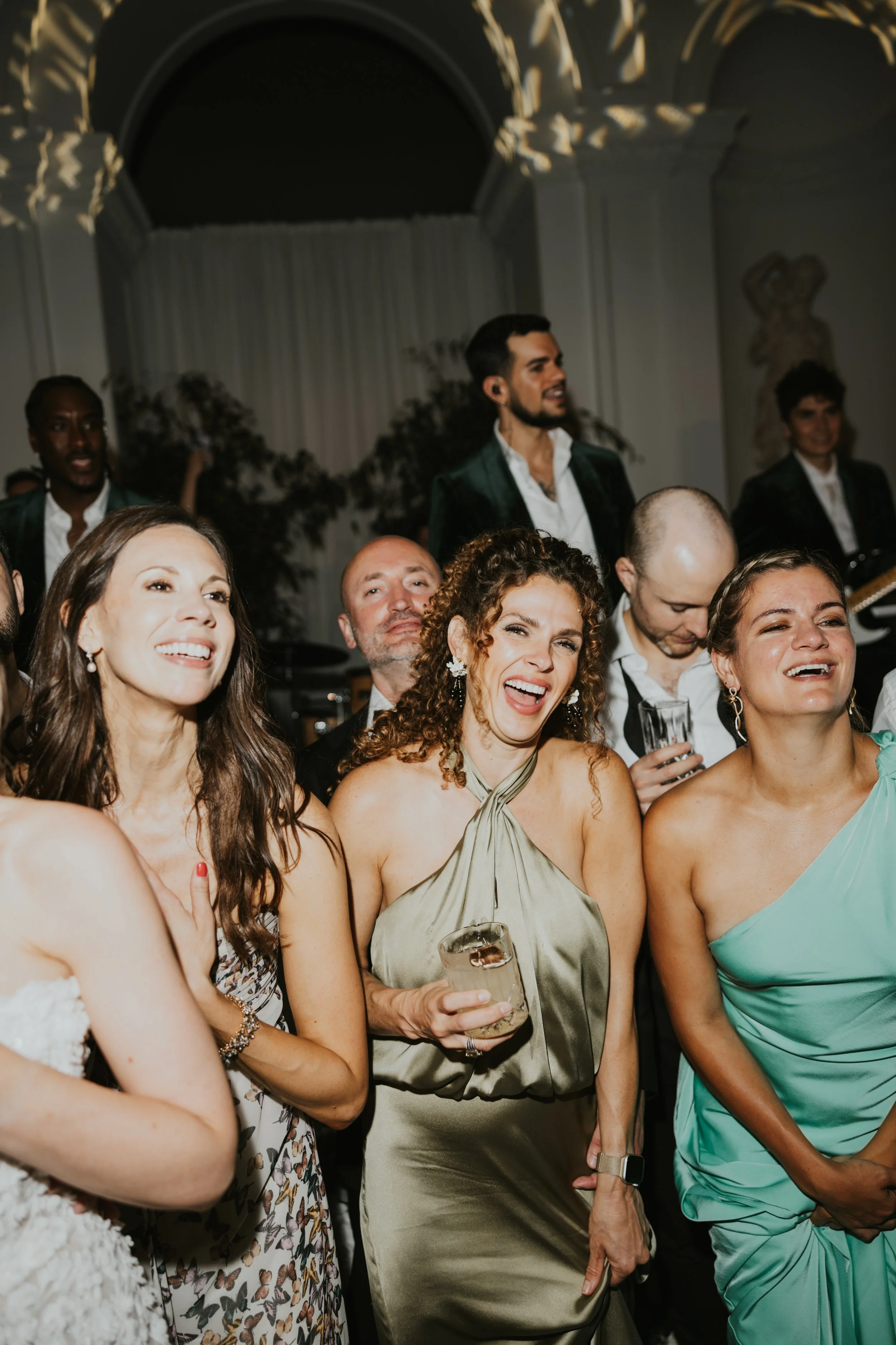 kensington-palace-orangery-wedding-guests-cheering.jpg