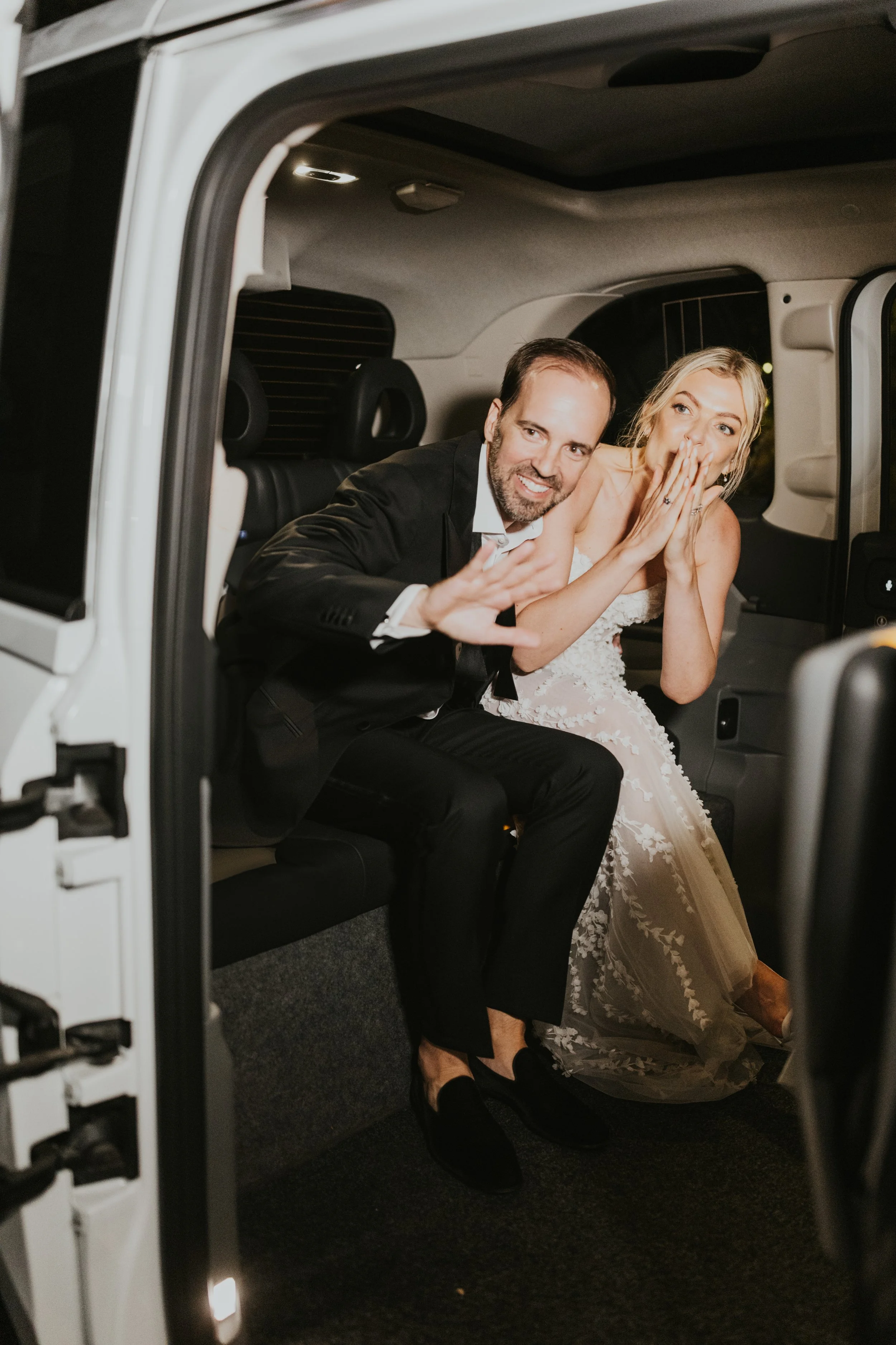 kensington-palace-orangery-wedding-couple-black-cab.jpg