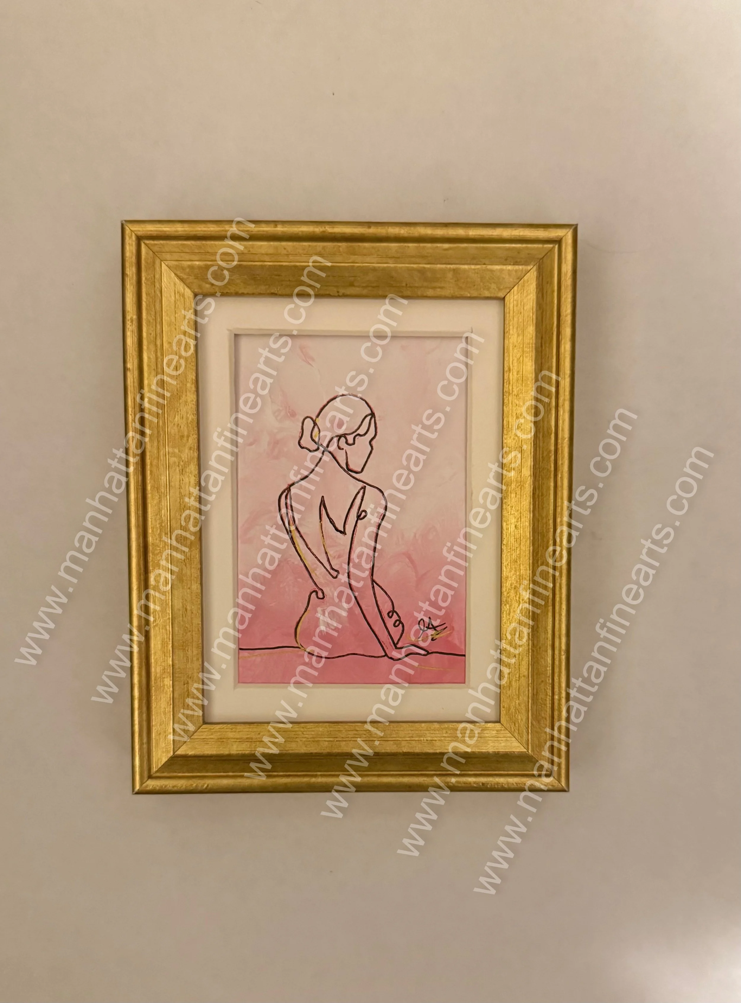 Elegant Minimalist Line Art in Gold Frame Painting